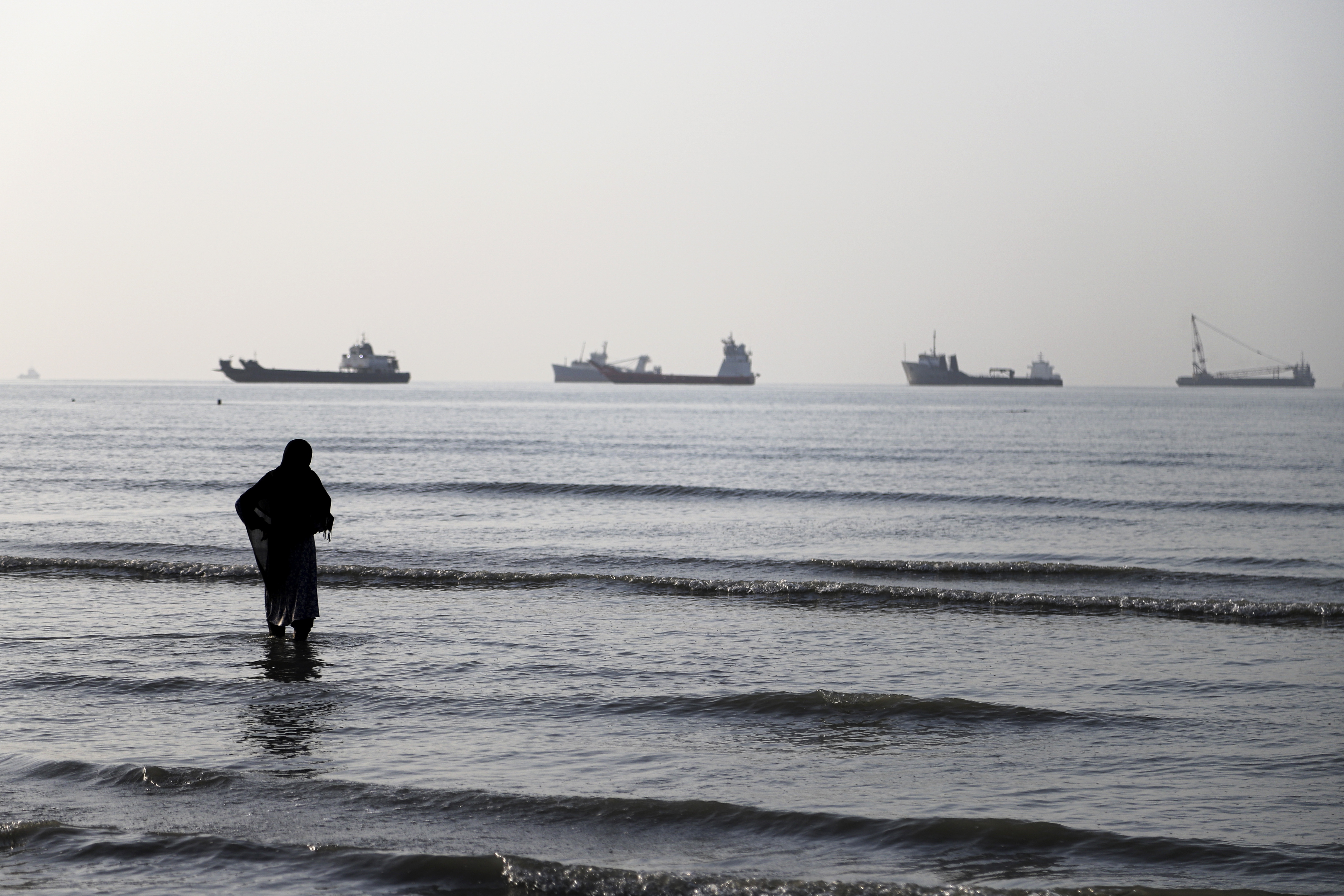 epa13009259 A general view on an Iranian woman watching cargo ships stuck in the Strait of Hormuz, along the coast of Bandar Abbas, in southern Iran, 01 June 2026. According to Iranian state media, the military's central command warned all vessels to secure Islamic Revolution Guards Corps (IRGC) Navy clearance to pass through the strait or face maritime security risks. EPA/AMIRHOSSEIN KHORGOOEI/ ISNA NEWS AGENCY RESTRICTIONS: NO Access Israel Media/Persian Language TV Stations Outside Iran/Strictly No Access BBC Persian/VOA Persian/Manoto TV/Iran International TV. (As mandated by Iran's Directorate General for Foreign Media) --