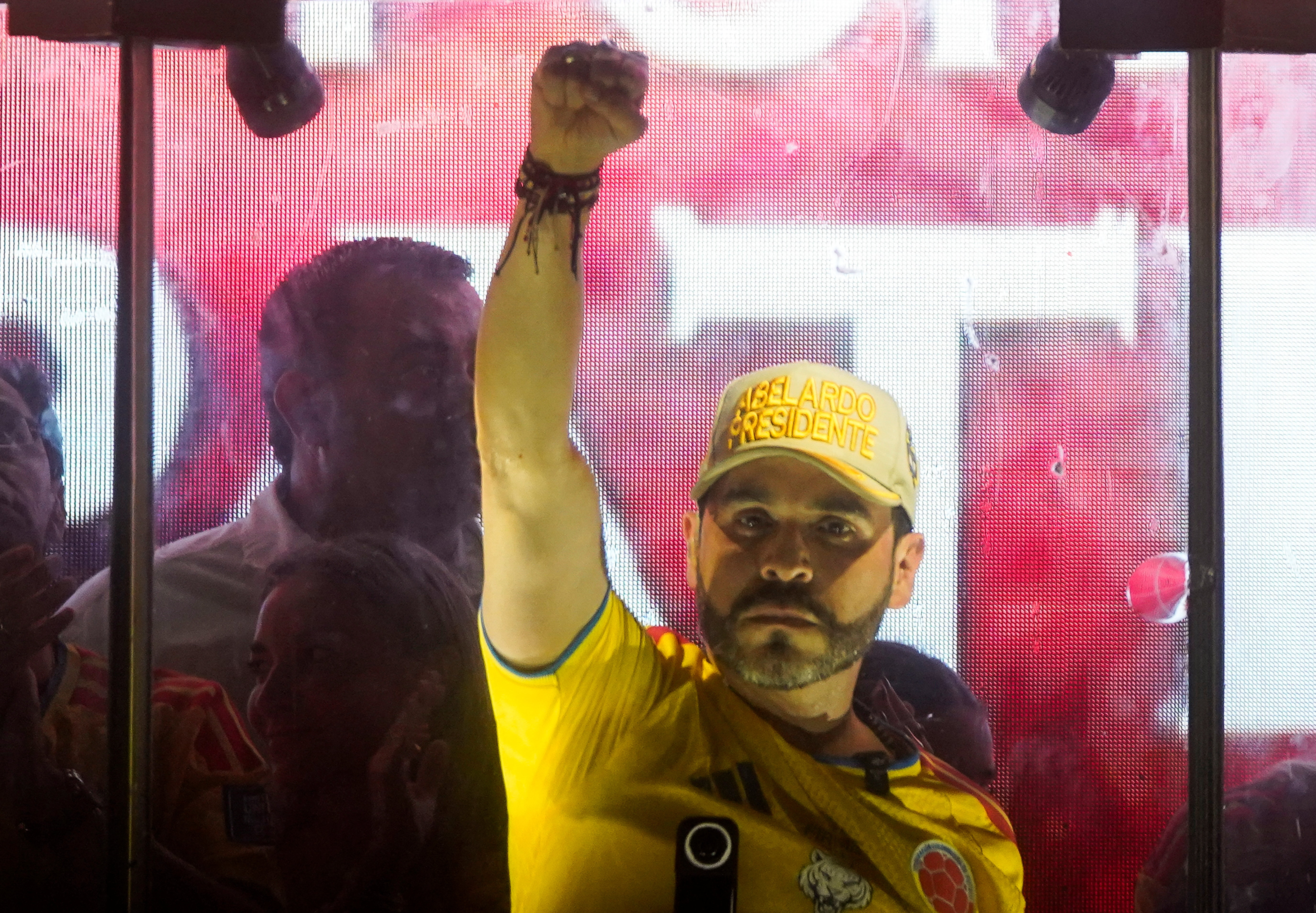 Colombian presidential candidate Abelardo De La Espriella of the political movement Defenders of the Homeland gestures as he addresses supporters after the results of the first round of the presidential election, in Barranquilla, Colombia May 31, 2026. REUTERS/Sergio Acero