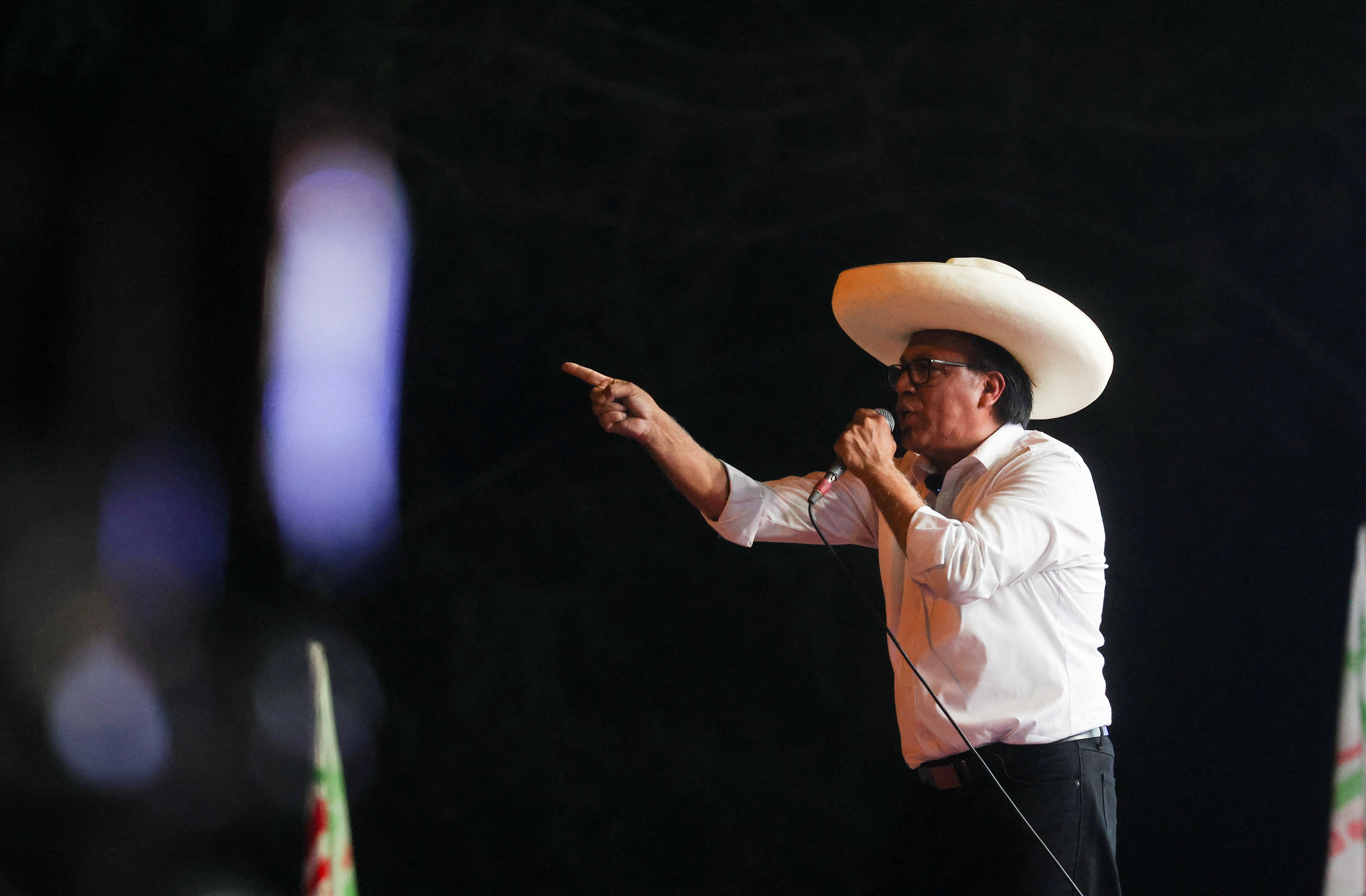 Peruvian presidential candidate Roberto Sanchez addresses his supporters during his closing campaign ahead of the June 7 runoff election against Keiko Fujimori, in Lima, Peru, June 4, 2026. REUTERS/Alessandro Cinque