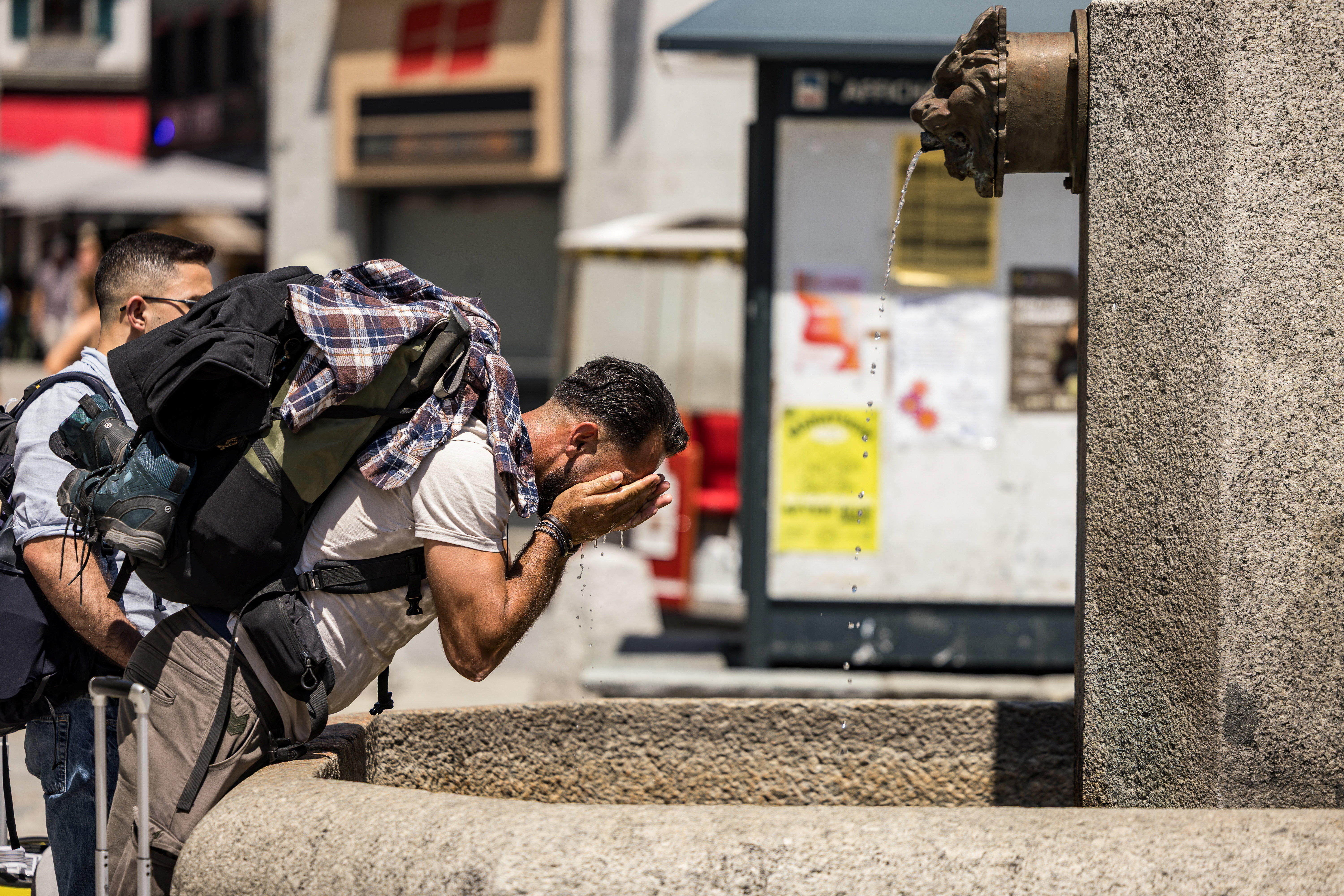 A man refreshed himself during a heatwave in Chamonix, France, June 25, 2026, as temperatures exceeding 30°C at 1,000 metres altitude raise concerns about glacier melt, safety and the impact on the Alpine environment. REUTERS/Pierre Albouy