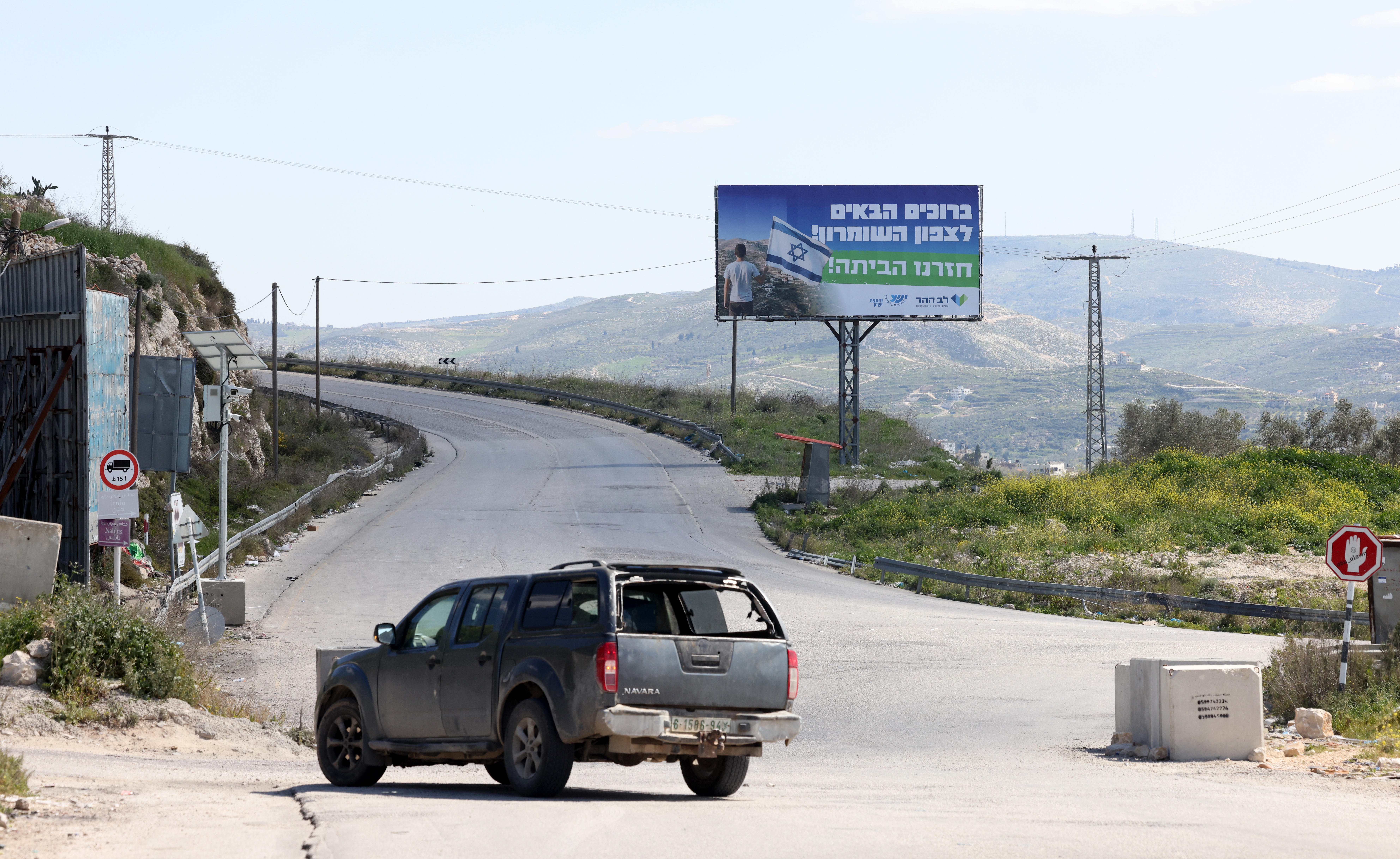 A pro-settlement sign put up by Israeli settlers on the side of a road near Nablus City reads in Hebrew 'Welcome to northern Samaria.We have returned to our homes' in the West Bank. [FILE: Alaa Badarneh/EPA]