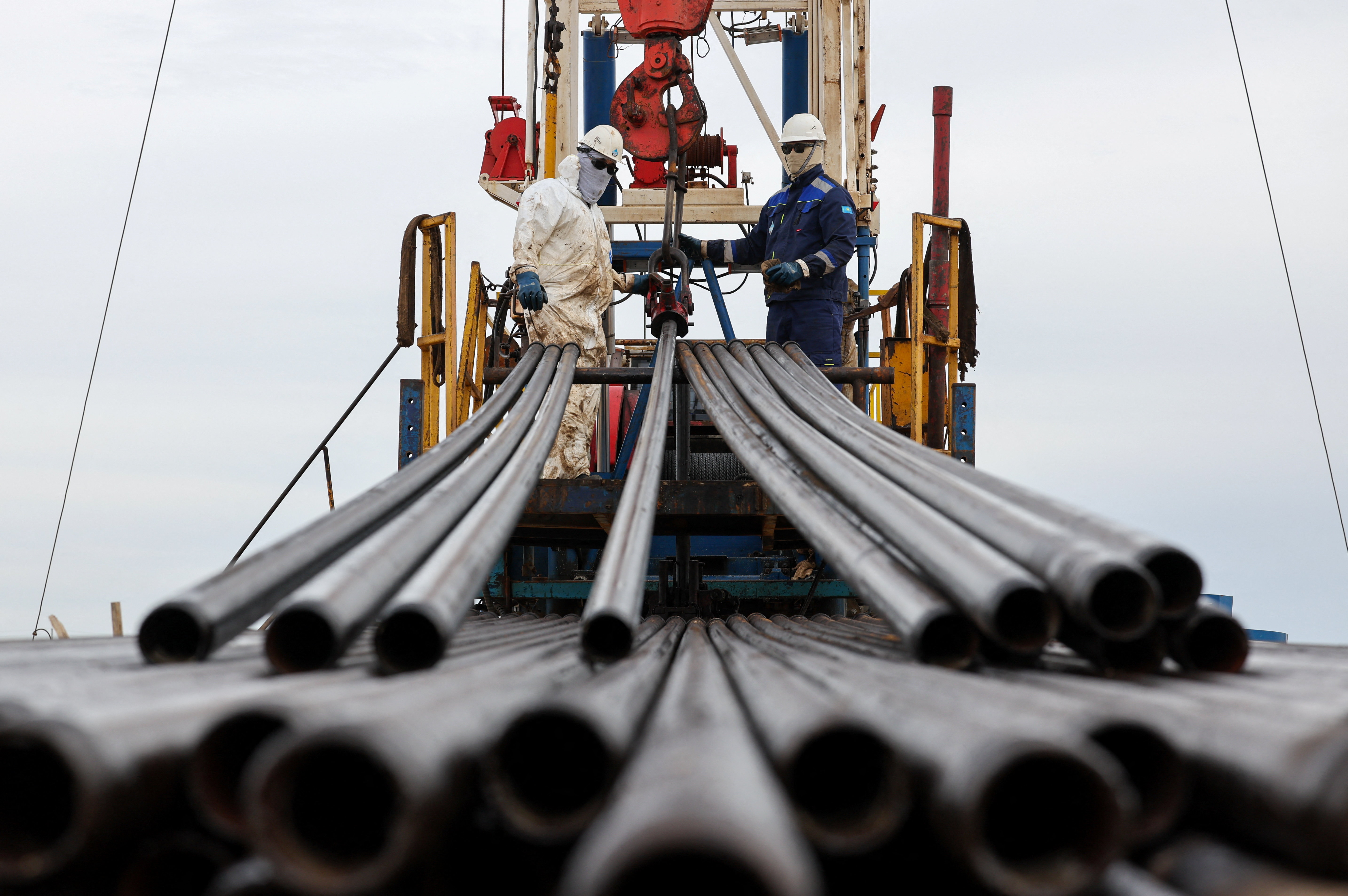 Specialists work at a drilling rig at the Airankol oil field operated by Caspiy Neft in the Atyrau region, Kazakhstan, April 19, 2026. REUTERS/Pavel Mikheyev