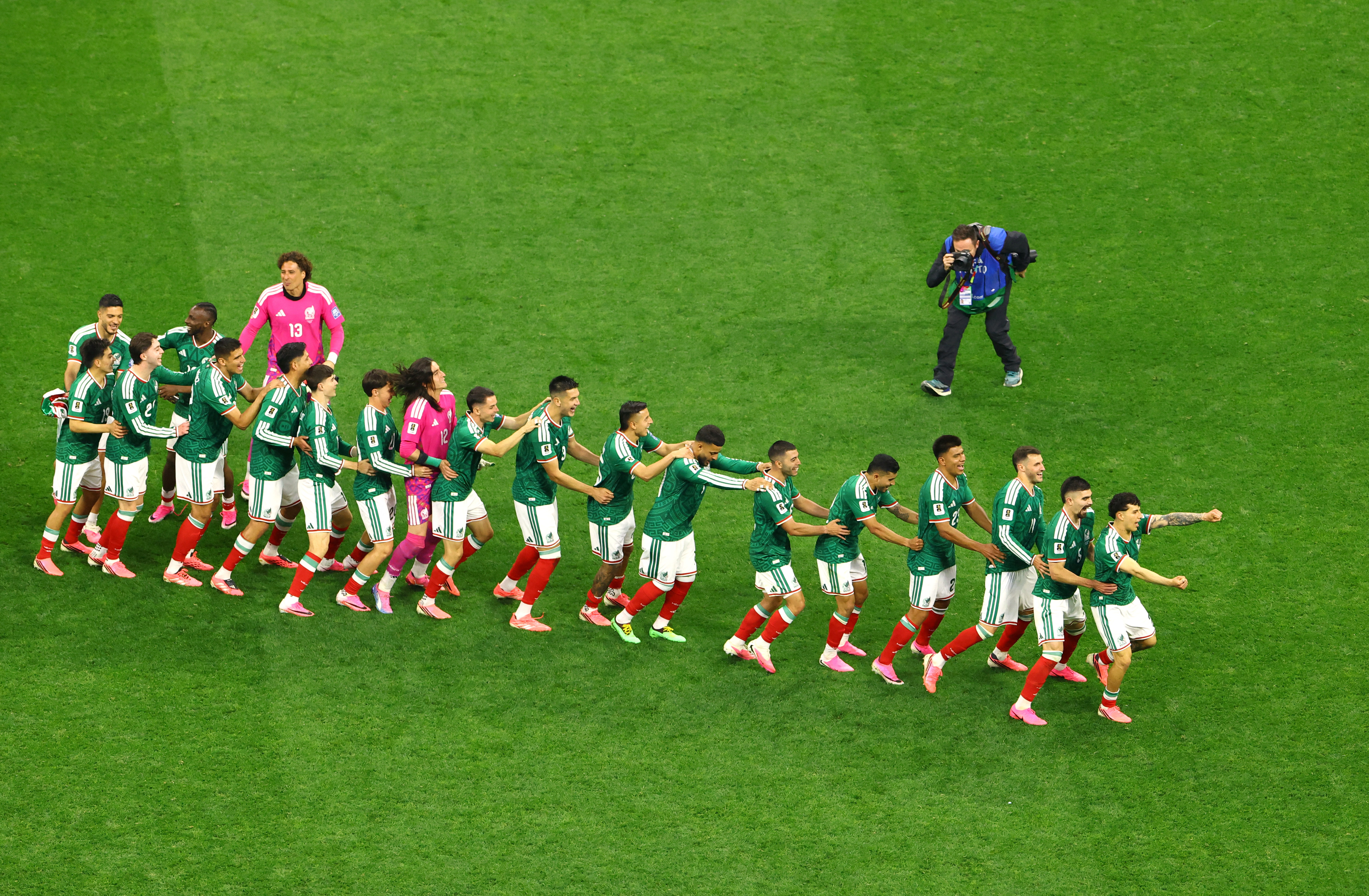 Soccer Football - FIFA World Cup 2026 - Round of 32 - Mexico v Ecuador - Estadio Azteca, Mexico City, Mexico - June 30, 2026 Mexico players celebrate after the match REUTERS/Henry Romero