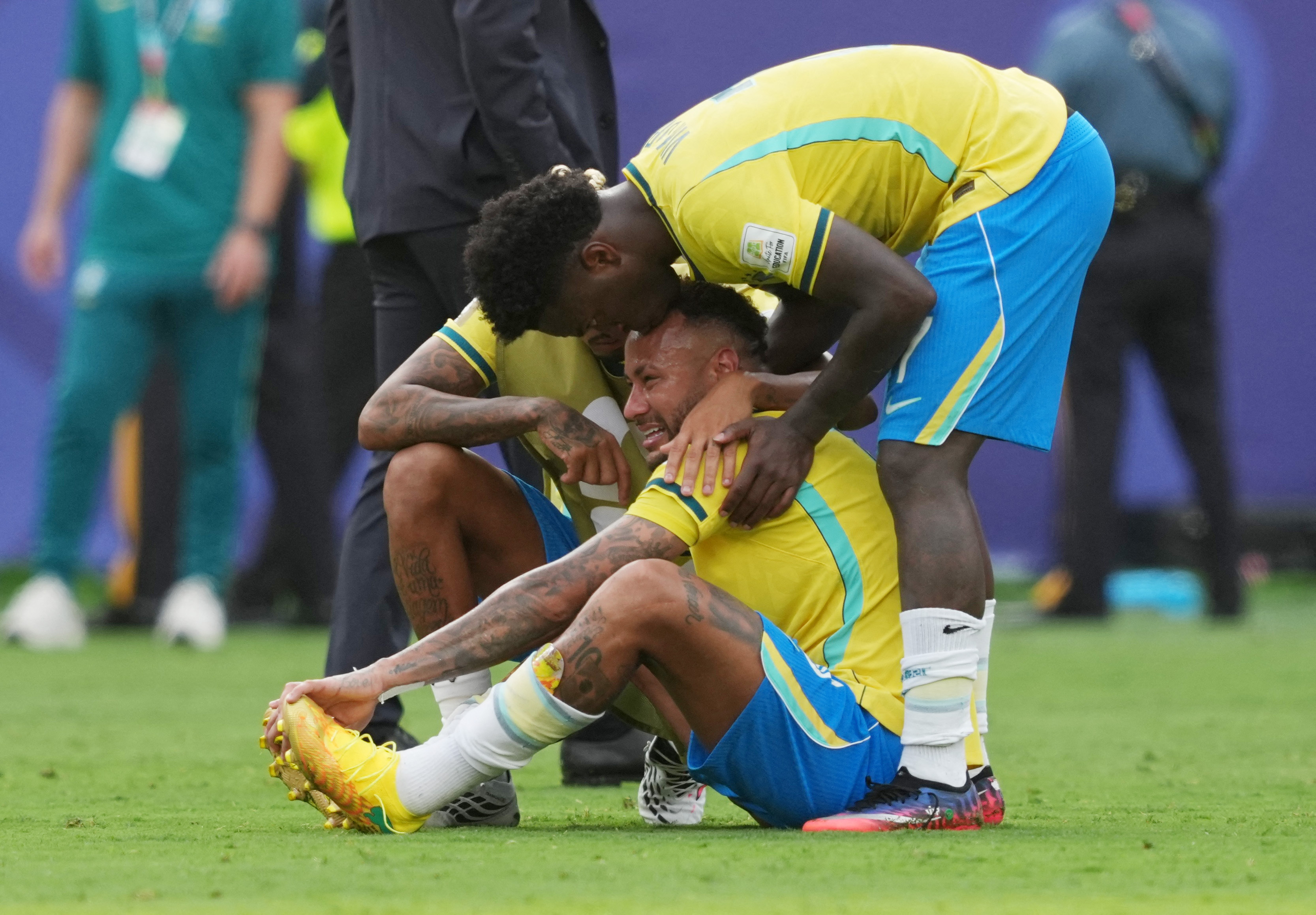 Soccer Football - FIFA World Cup 2026 - Round of 16 - Brazil v Norway - New York New Jersey Stadium, East Rutherford, New Jersey, U.S. - July 5, 2026 Brazil's Neymar, Raphinha and Vinicius Junior look dejected after the match as Brazil are eliminated from the World Cup IMAGN IMAGES via Reuters/James Lang