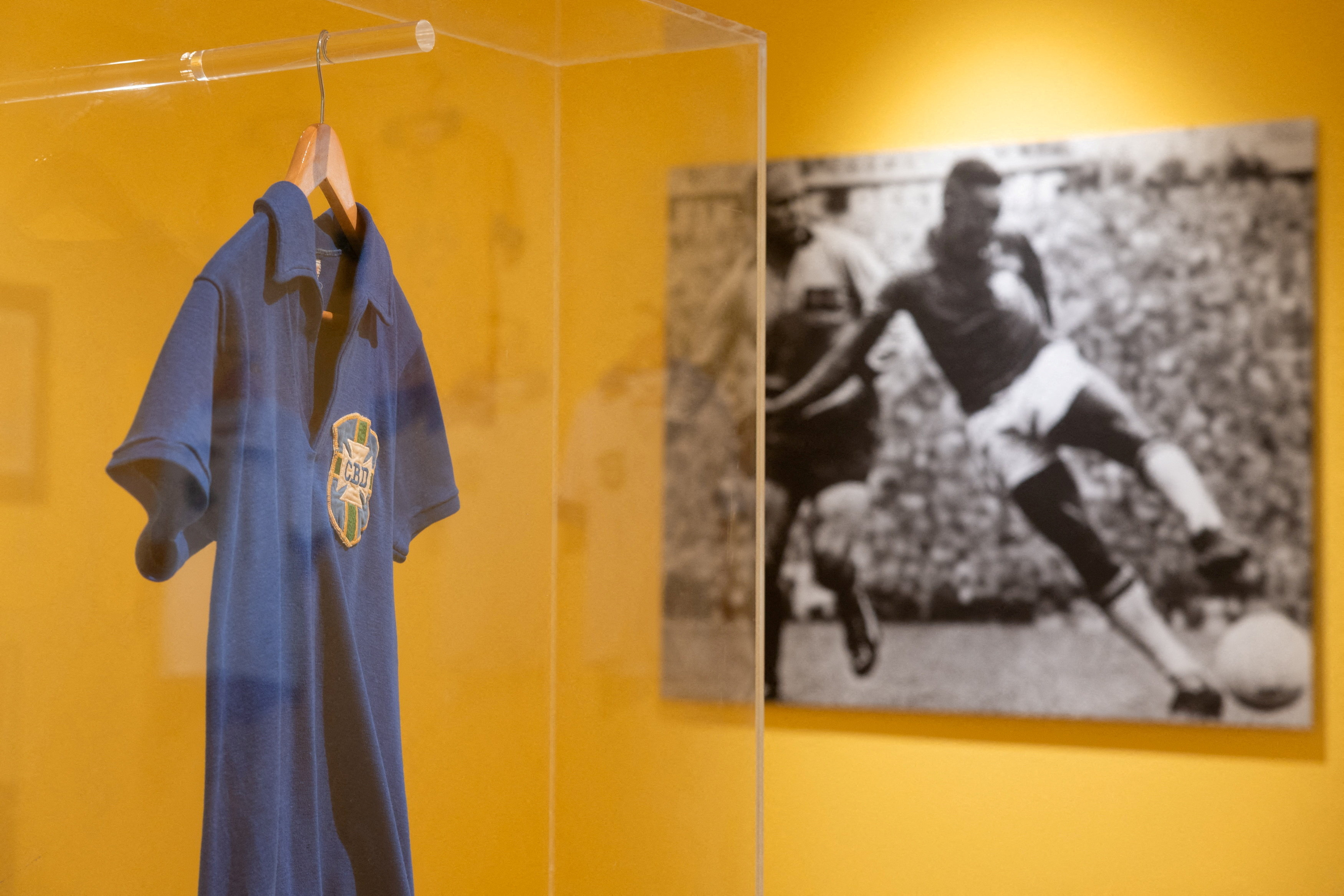 FILE PHOTO: Brazil's soccer legend Pele's FIFA World Cup 1958 final jersey at Sotheby’s auction house in New York City, U.S. July 1, 2026. REUTERS/Jordan Tovin/File Photo
