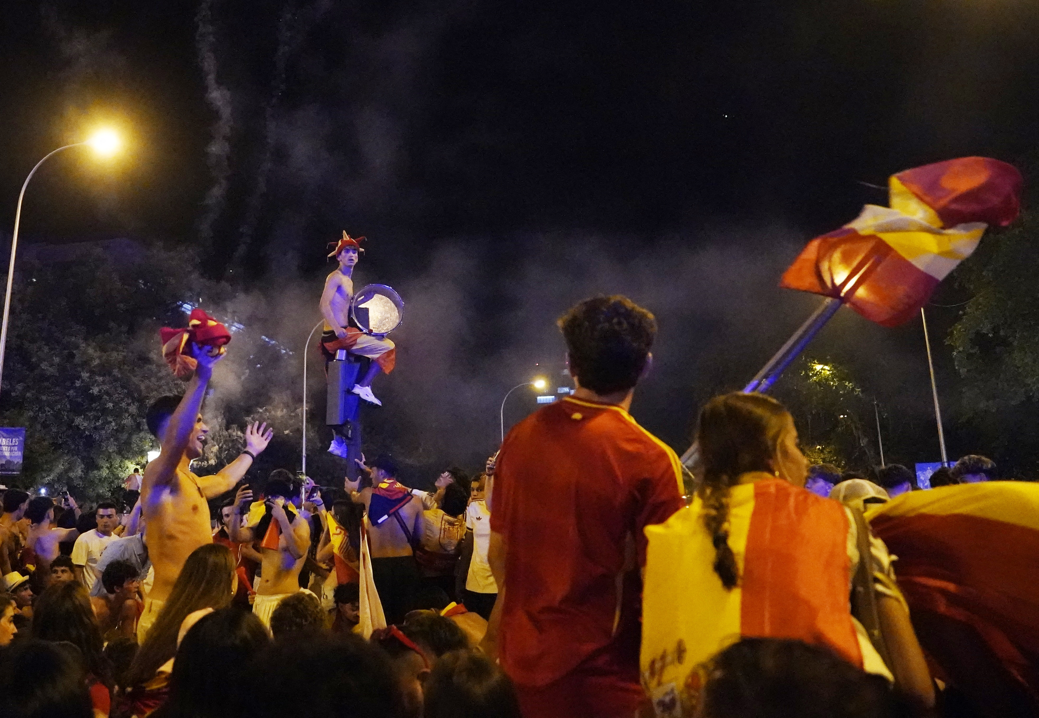A crowd celebrating at Plaza de Cibeles in Madrid