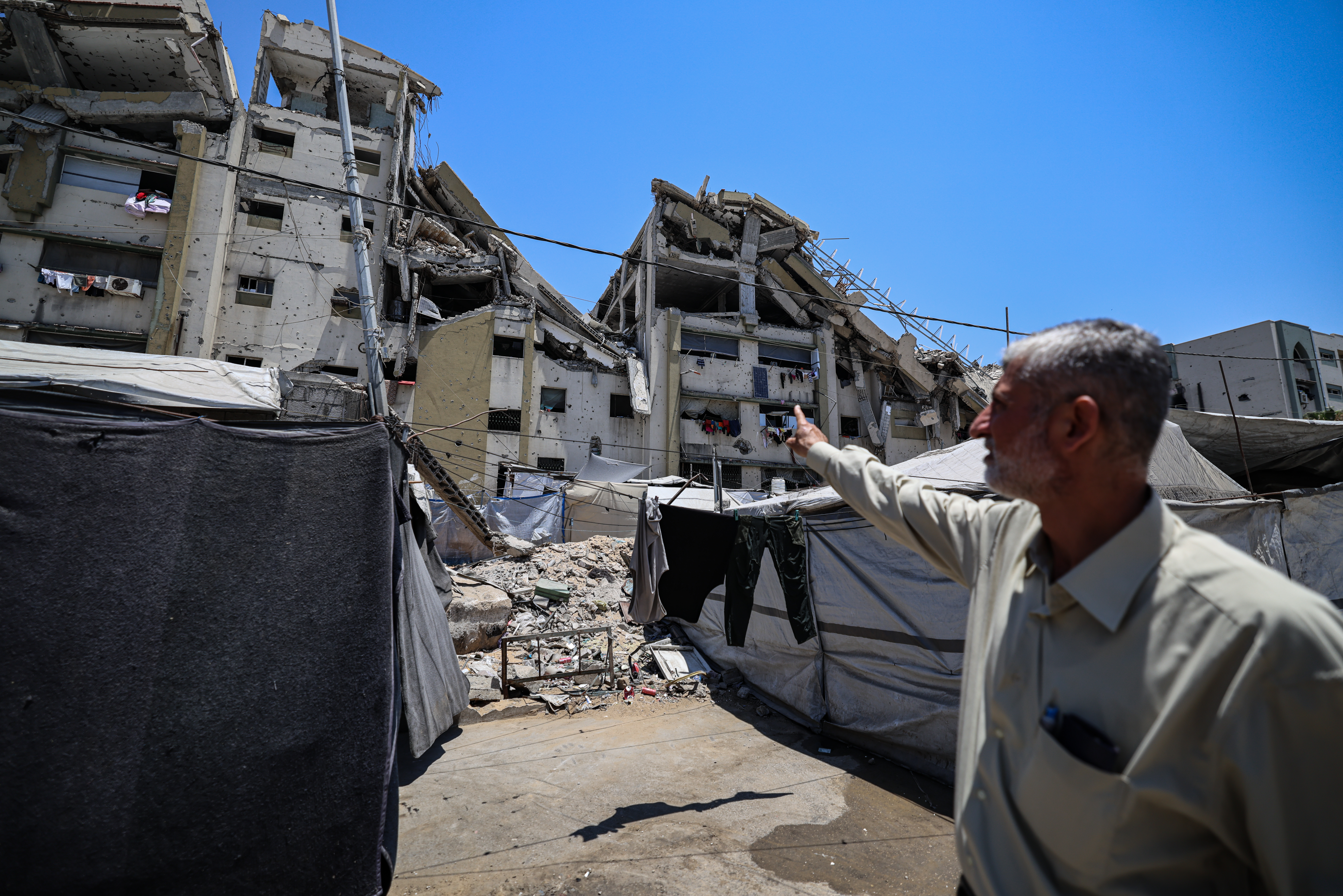 Dr. Yassin Al-Nounou, Head of the Laboratories Department at the university - Islamic University of Gaza [Omar Asthawy/Al Jazeera]