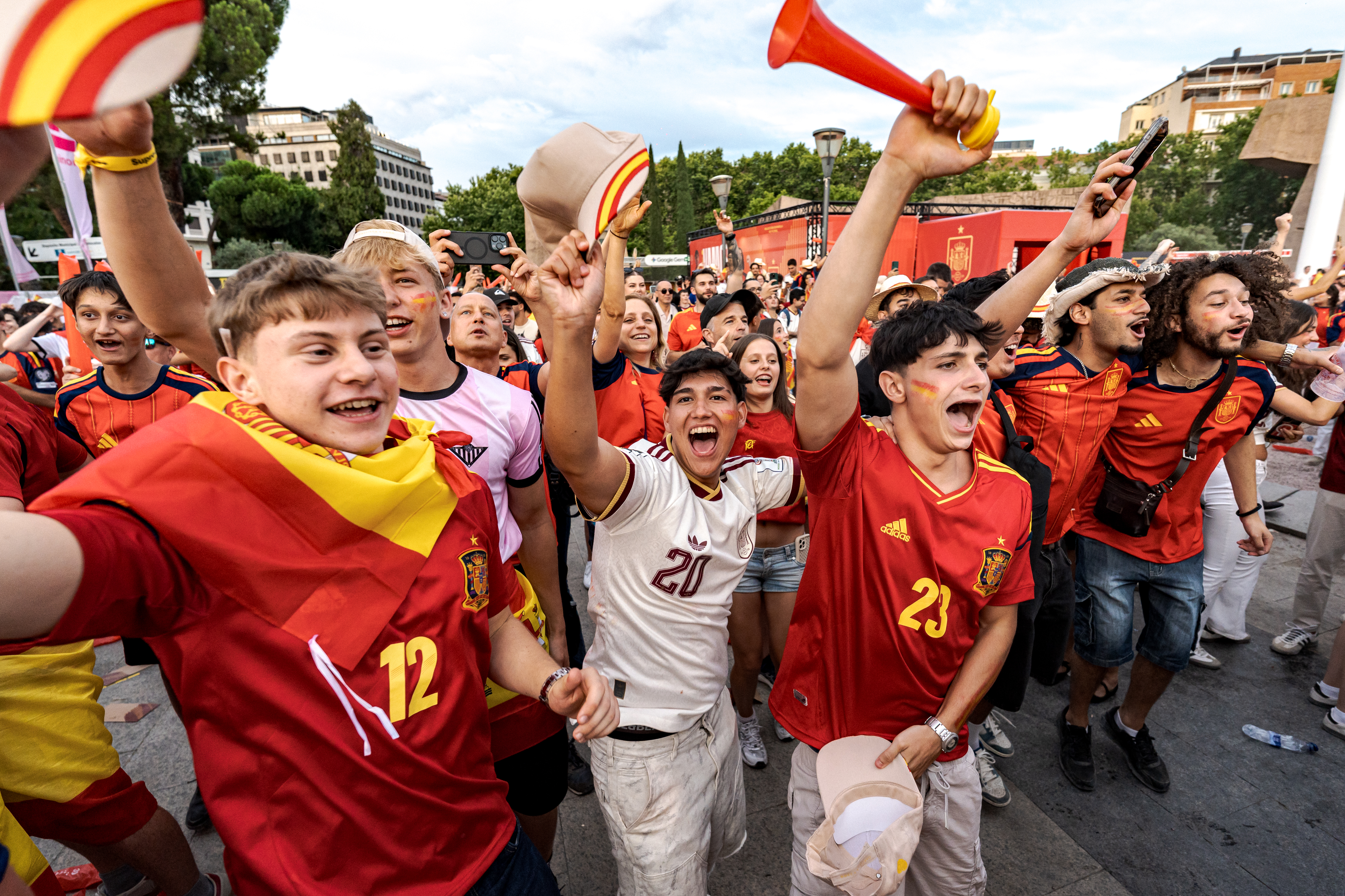 Spain celebrate World Cup final qualification in Madrid