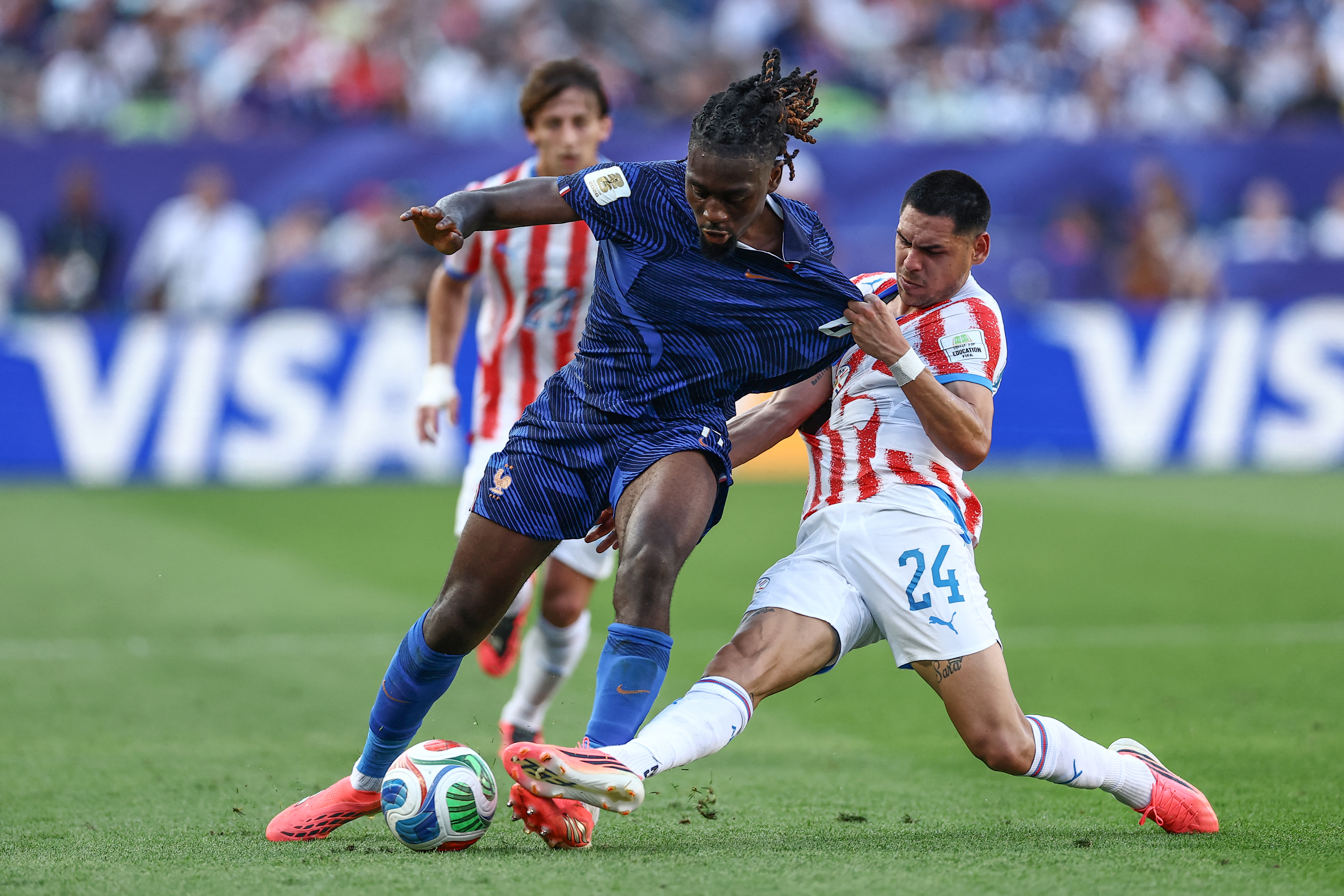 France's midfielder #06 Manu Kone and Paraguay's forward #24 Gustavo Caballero fight for the ball during the 2026 World Cup round of 16 football match between Paraguay and France at the Philadelphia Stadium in Philadelphia on July 4, 2026. (Photo by CHARLY TRIBALLEAU / AFP)