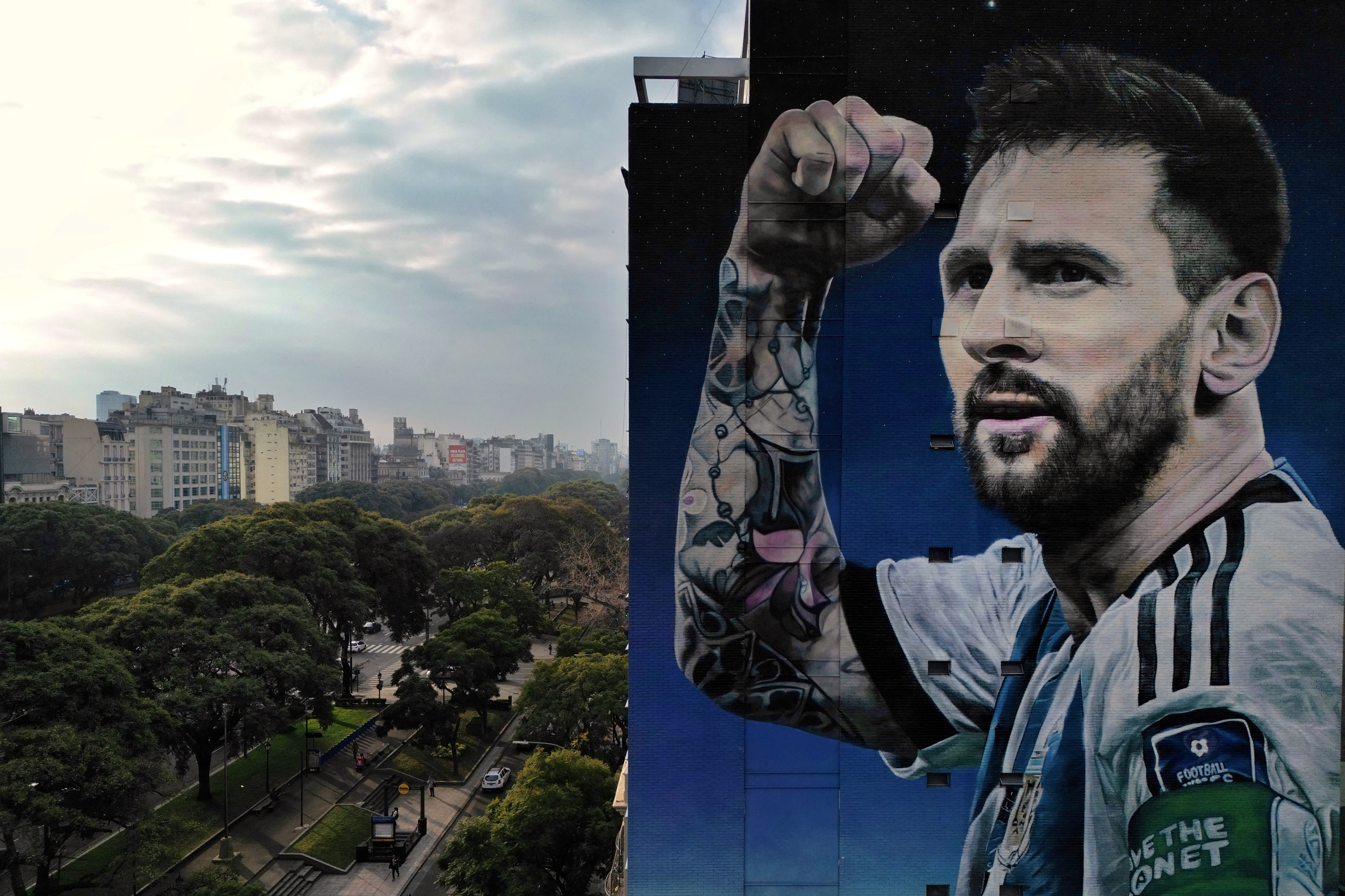This aerial view shows a mural by artist Martin Ron depicting Argentine football star Lionel Messi in Buenos Aires on July 17, 2026, ahead of the 2026 FIFA World Cup final between Argentina and Spain on July 19. (Photo by Luis ROBAYO / AFP)