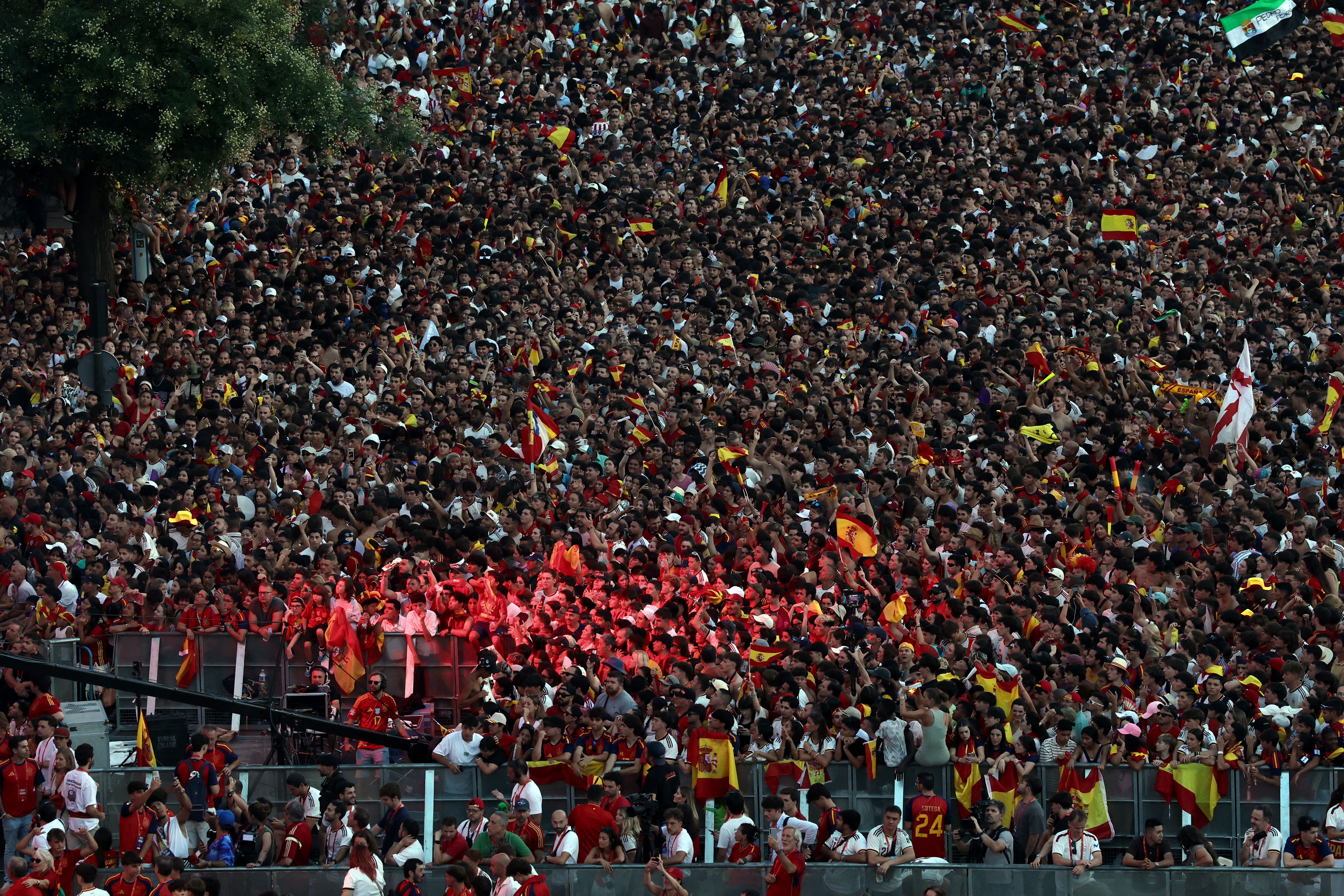 Spain fans pack Cibeles Square in Madrid on July 20, 2026, as they await the arrival of Spain's players one day after the national football team won their second World Cup title following a 1-0 victory against Argentina. Spain's World Cup winners come back home to a heroes' welcome in Madrid, where a million fans are expected to greet them after a night of raucous celebrations across the country. (Photo by Pierre-Philippe MARCOU / AFP)