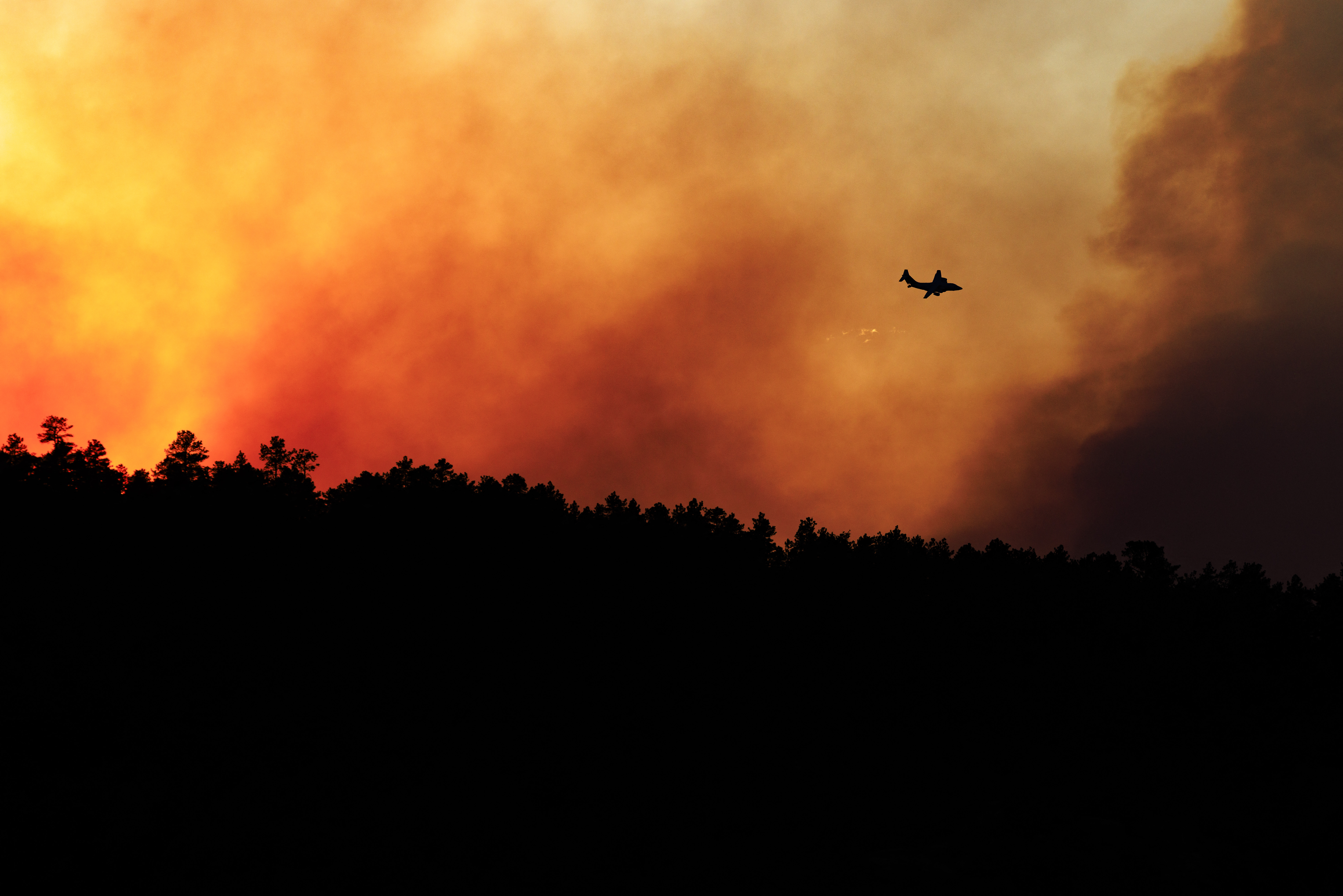 COLORADO CITY, COLORADO - JULY 1: A firefighting plane prepares to drop fire retardant over the Aspen Acres fire on July 1, 2026 in Colorado City, Colorado. Over 35,000 acres and more than 100 structures have burned in the Aspen Acres fire, one of several blazes that are currently burning across the state after a warm and dry winter. Michael Ciaglo/Getty Images/AFP (Photo by Michael Ciaglo / GETTY IMAGES NORTH AMERICA / Getty Images via AFP)