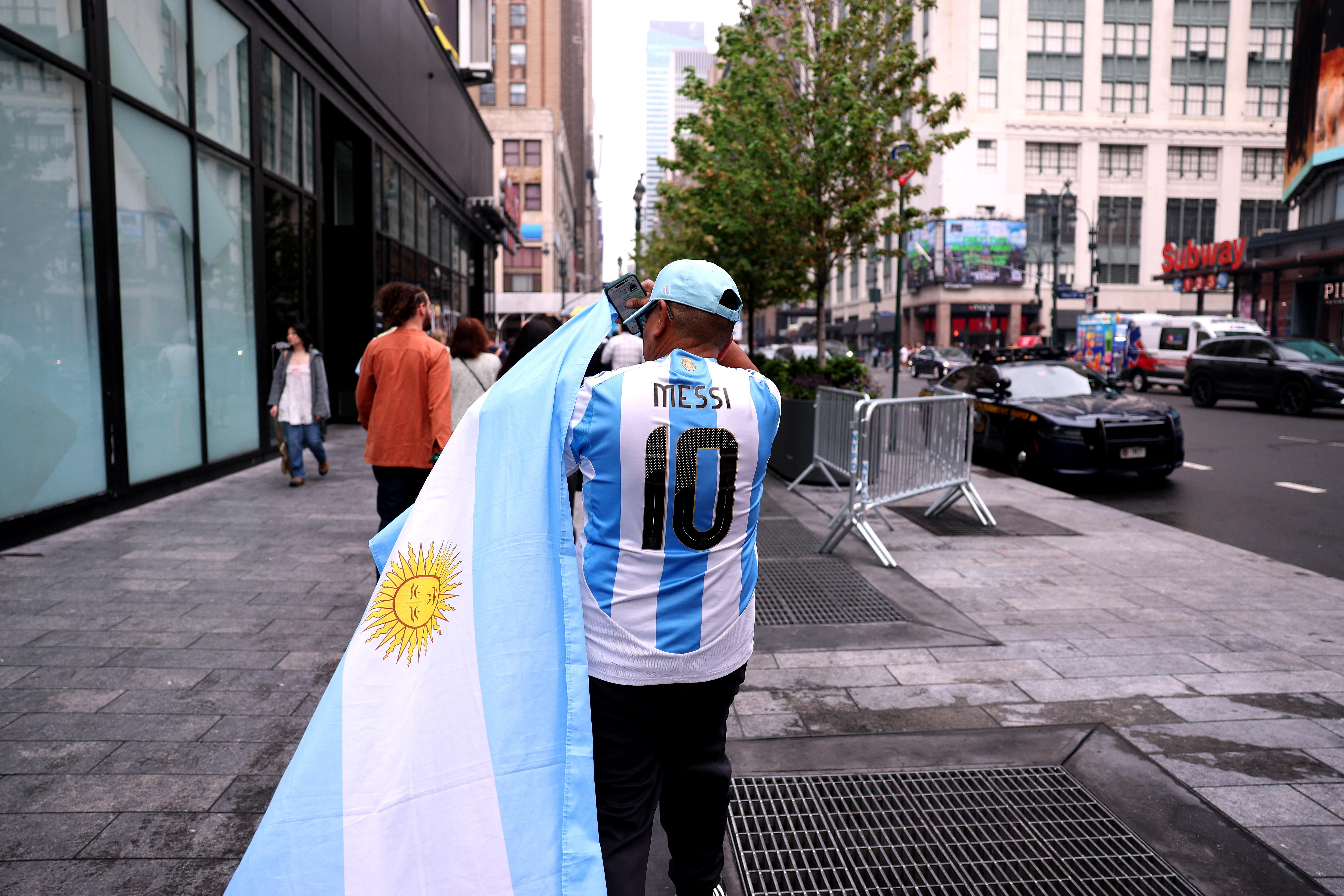 NEW YORK, NEW YORK - JULY 18: Fans of Argentina show support to Lionel Messi as they walk around New York ahead of the FIFA World Cup 2026 Final Match against Spain at Times Square on July 18, 2026 in New York City. Carl Recine/Getty Images/AFP (Photo by Carl Recine / GETTY IMAGES NORTH AMERICA / Getty Images via AFP)