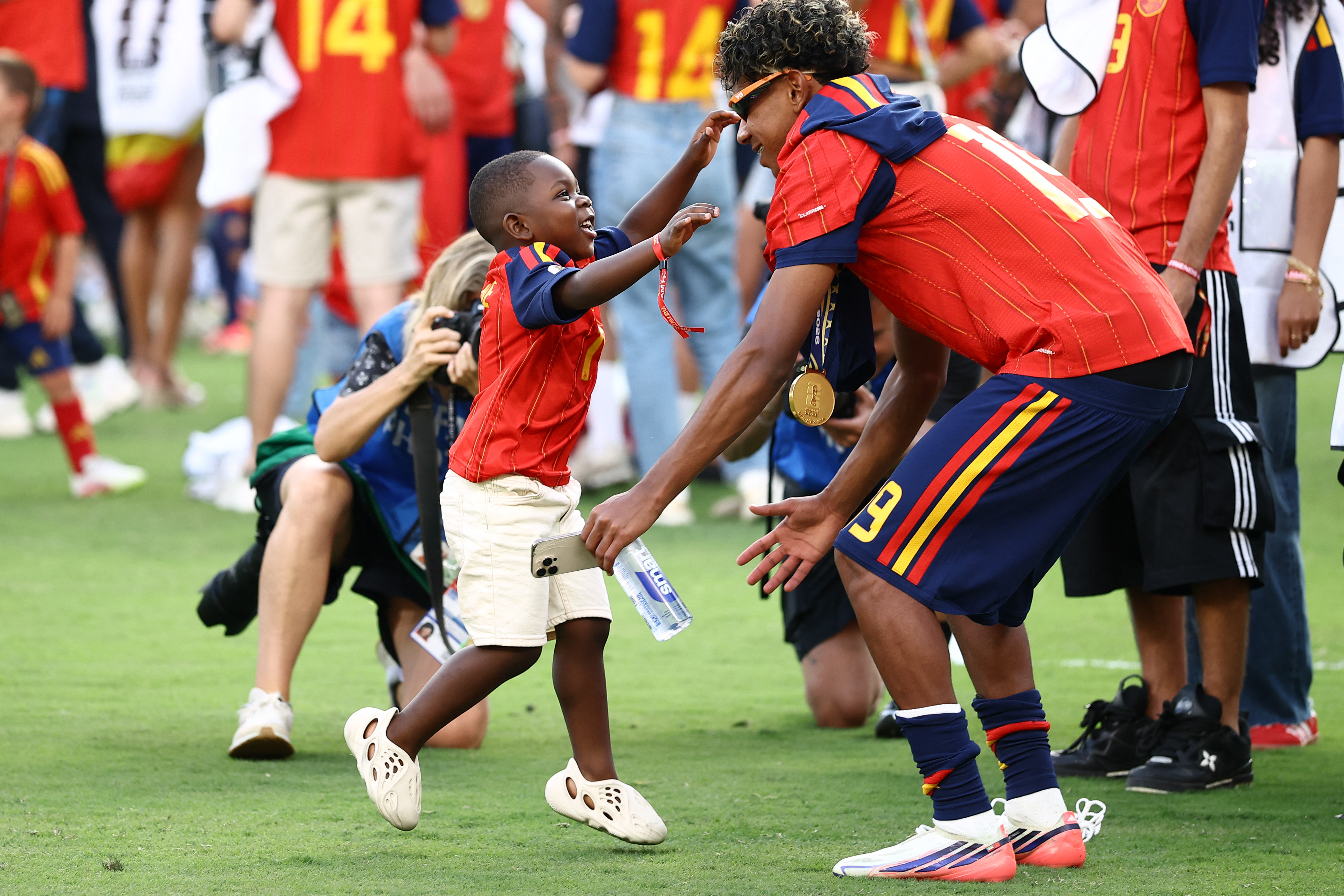 Spain's forward #19 Lamine Yamal celebrates with his brother Keyne after winning the 2026 World Cup football tournament final match between Spain and Argentina at the New York/New Jersey Stadium in East Rutherford on July 19, 2026.