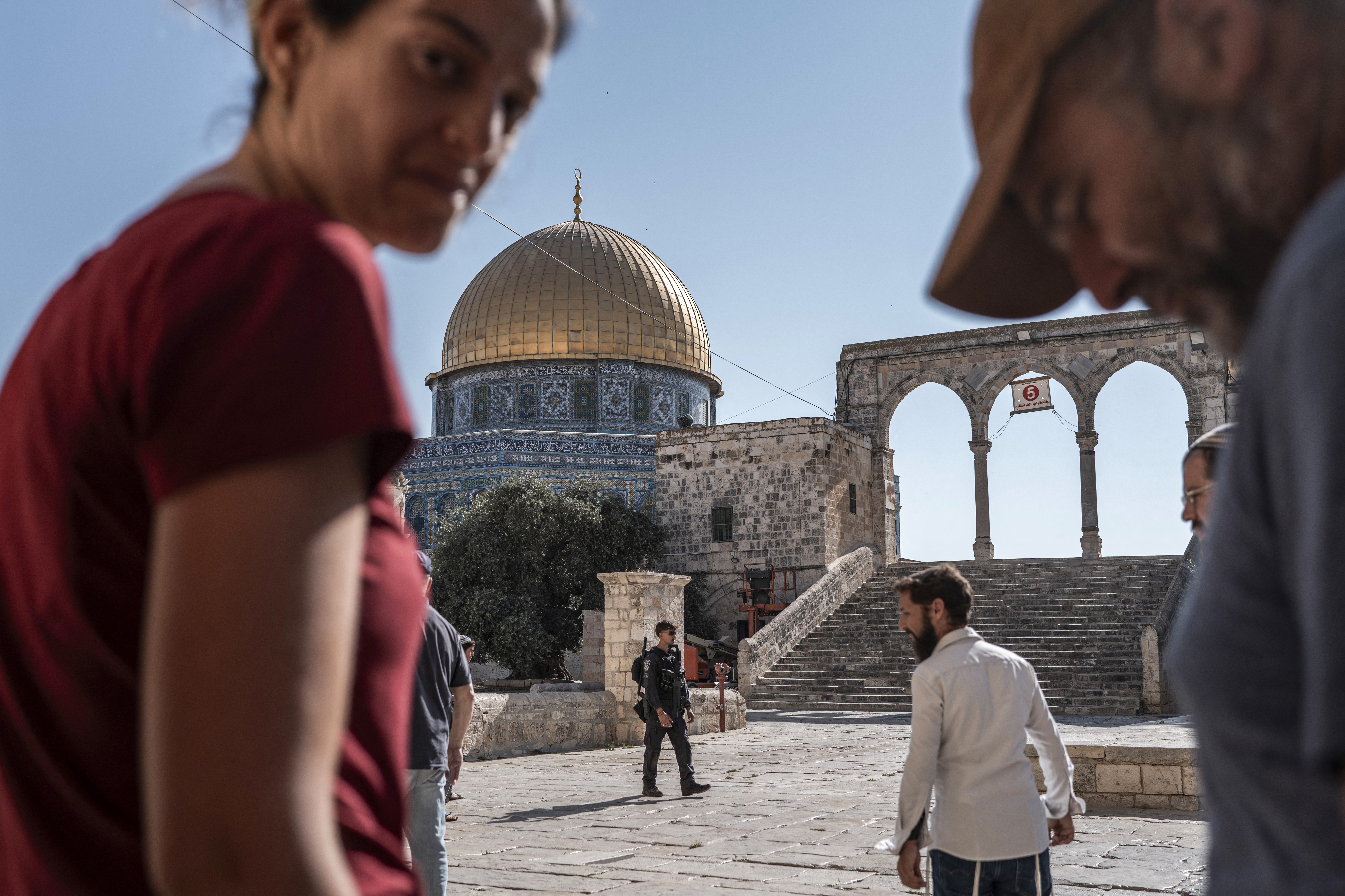 TOPSHOT - Israelis are seen at Al-Aqsa Mosque compound during the day of Tisha B'Av (the ninth day of Av) where they commemorate the destruction of the first and second temples in Jerusalem by the ancient Babylonians and Romans respectively, in Jerusalem on July 23, 2026. (Photo by ilia YEFIMOVICH / AFP)