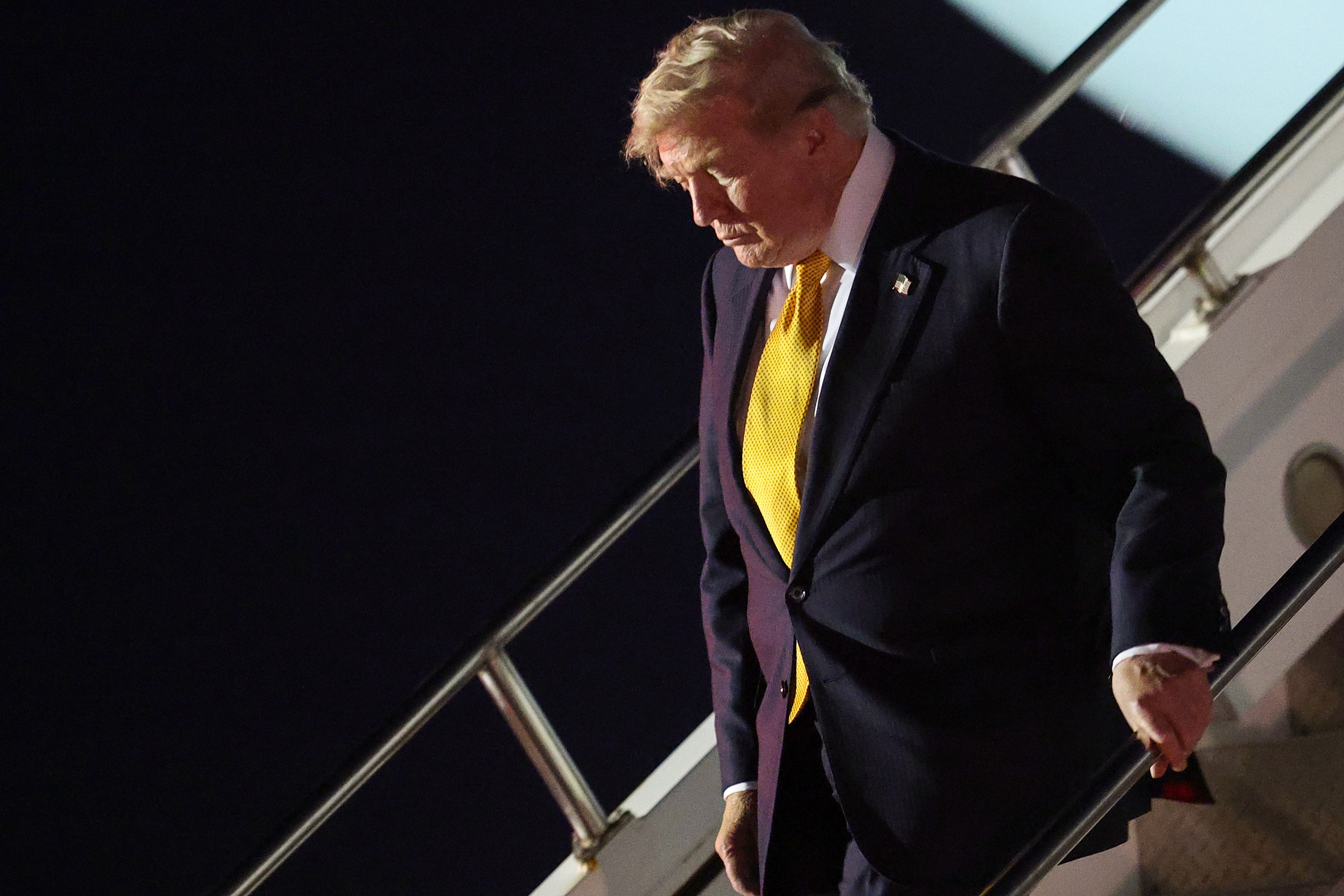 MILDENHALL, ENGLAND - JULY 08: U.S. President Donald Trump steps off Air Force One to board the new Qatari-gifted Boeing plane, enroute to the United States following his participation in the NATO Summit at Royal Air Force Mildenhall on July 08, 2026 in Mildenhall, England. According to Trump, he departed the NATO Summit in Turkey onboard the previous Air Force One aircraft to allow U.S. service members stationed at RAF Mildenhall to tour the new Qatari-gifted Air Force One. (Photo by Win McNamee/Getty Images)