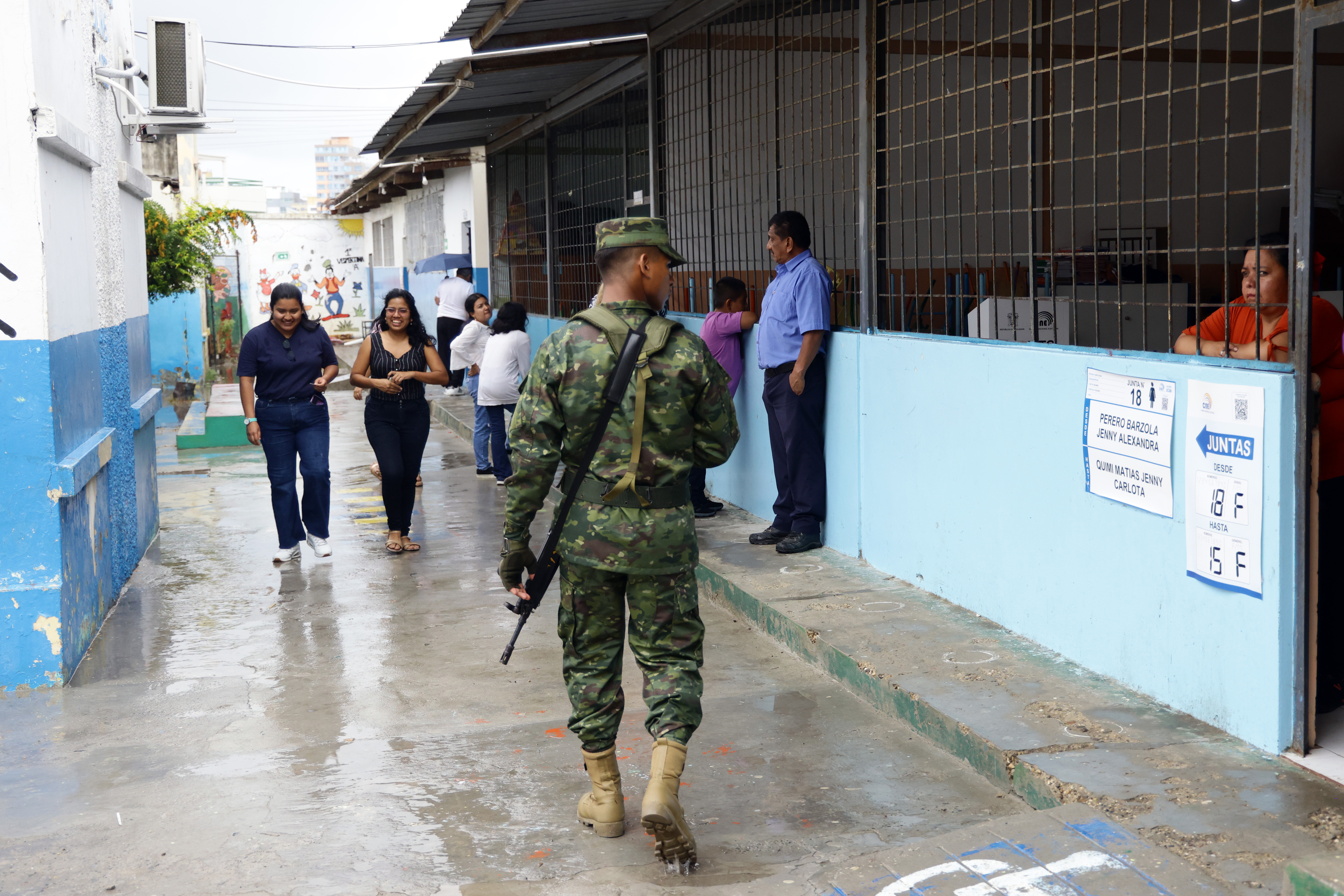 SALINAS, ECUADOR - FEBRUARY 9: Military members patrol a polling station during the presidential election on February 9, 2025 in Salinas, Ecuador. Ecuador faces the second presidential election in 2 years after the 2023 snap election. Current president and candidate for Accion Democratica Nacional, Daniel Noboa, seeks a second consecutive tenure facing Luisa Gonzalez, candidate for Revolucion Ciudadana. (Photo by Franklin Jacome/Getty Images)