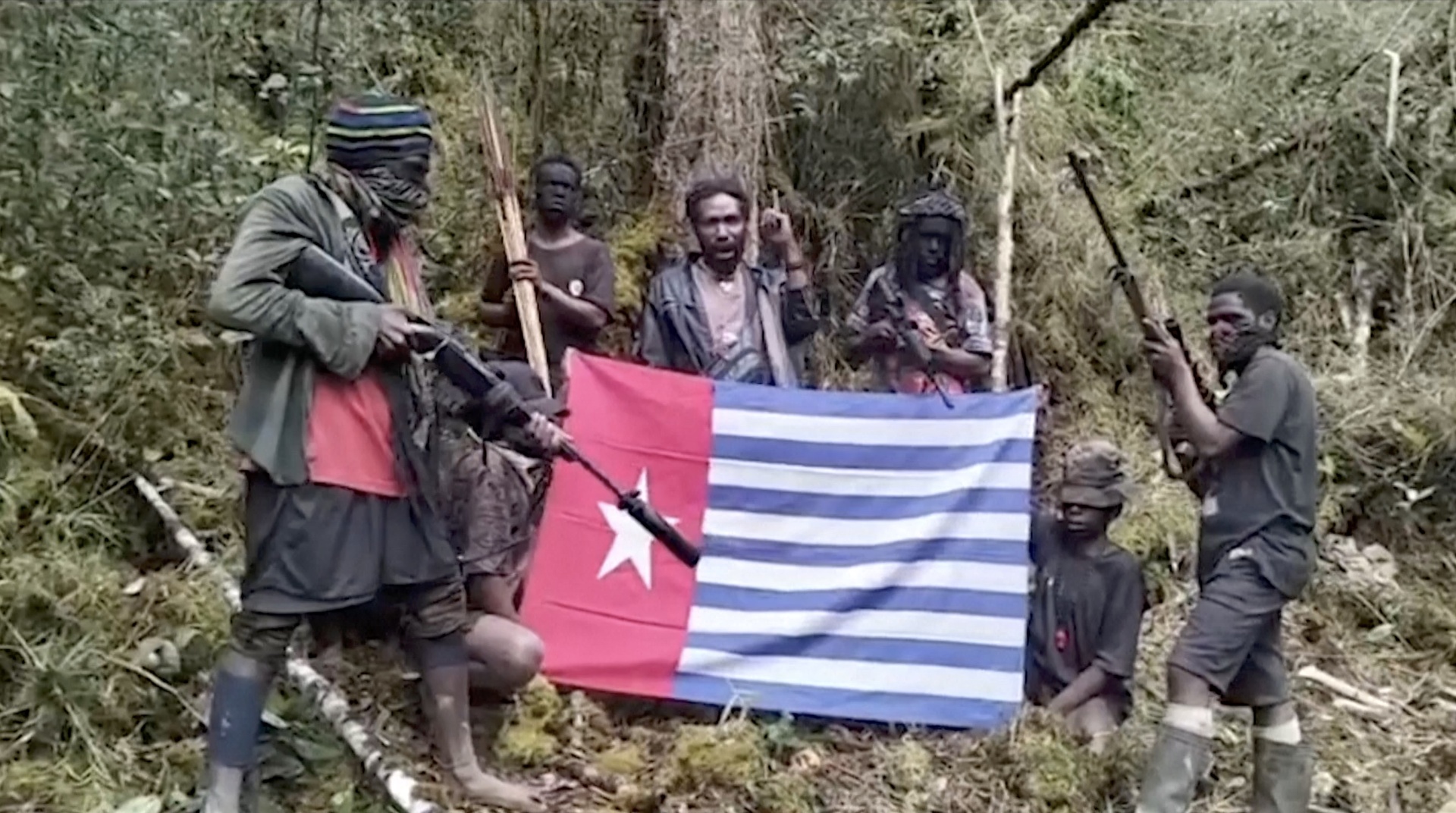 Papua rebels shoot US pilot