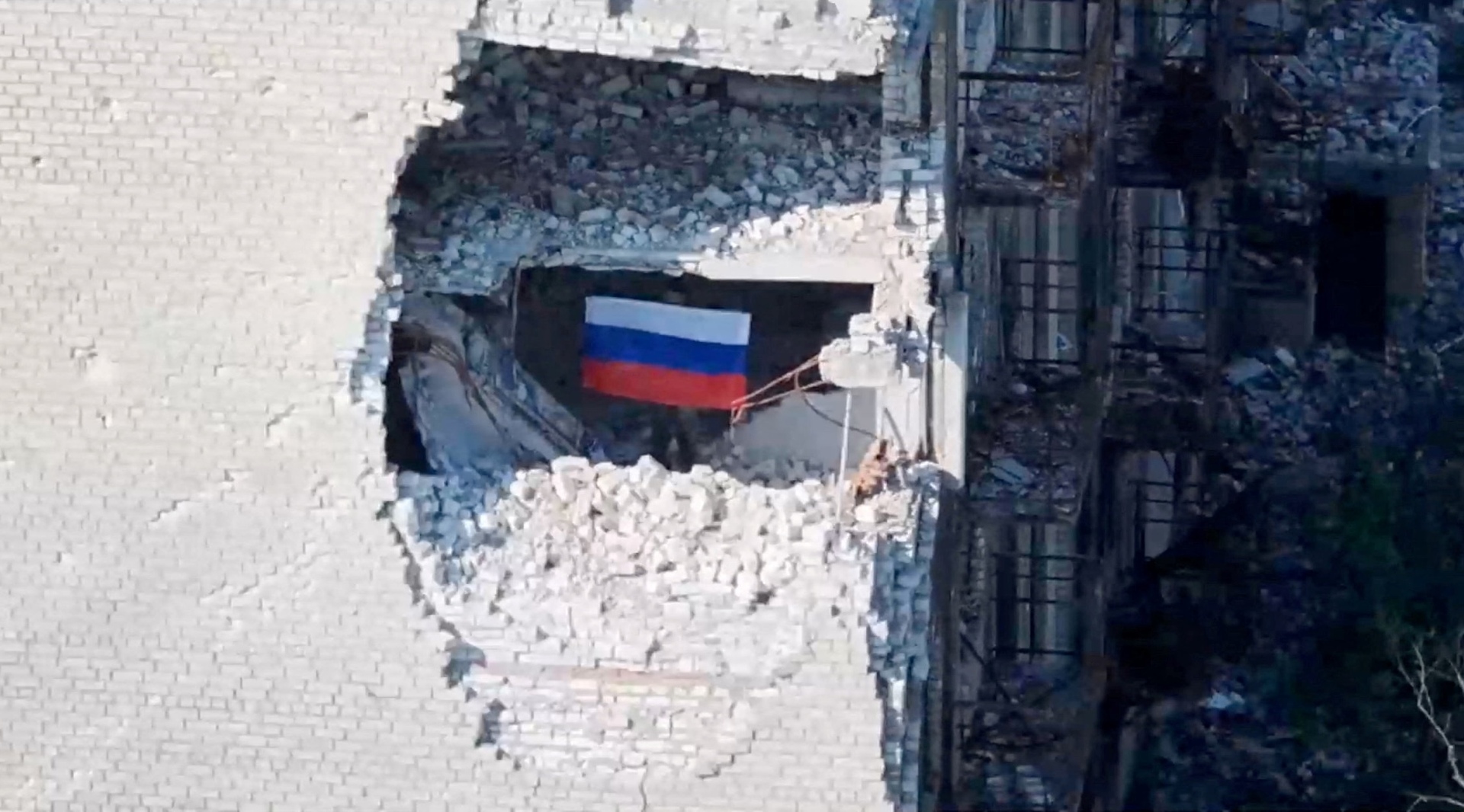 A drone view shows a soldier holding up a Russian flag, as the Russian defence ministry says its forces had taken control of Kostiantynivka, in the course of the Russia-Ukraine conflict, in the Donetsk region, Ukraine in this screen grab from handout video released July 3, 2026. Russian Defence Ministry/Handout via REUTERS THIS IMAGE HAS BEEN SUPPLIED BY A THIRD PARTY. OVERLAY FROM SOURCE. REFILE - ADDING INFORMATION VERIFICATION - Road layout, buildings and vegetations matched satellite images. - Date not verified but no older version found posted online before July 3. - Russian Defence Ministry said on July 3 that its forces captured Kostiantynivka in eastern Ukraine.