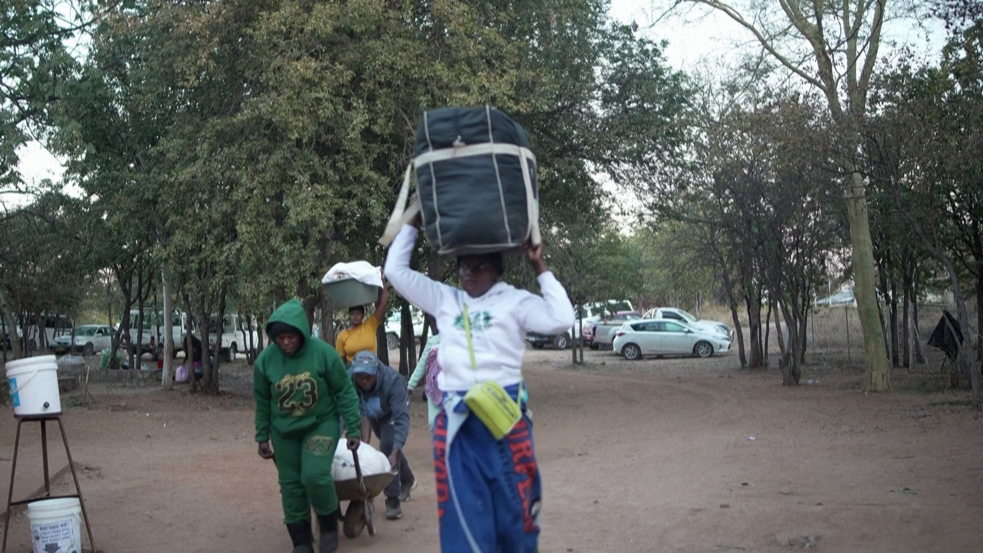 Zimbabweans return home