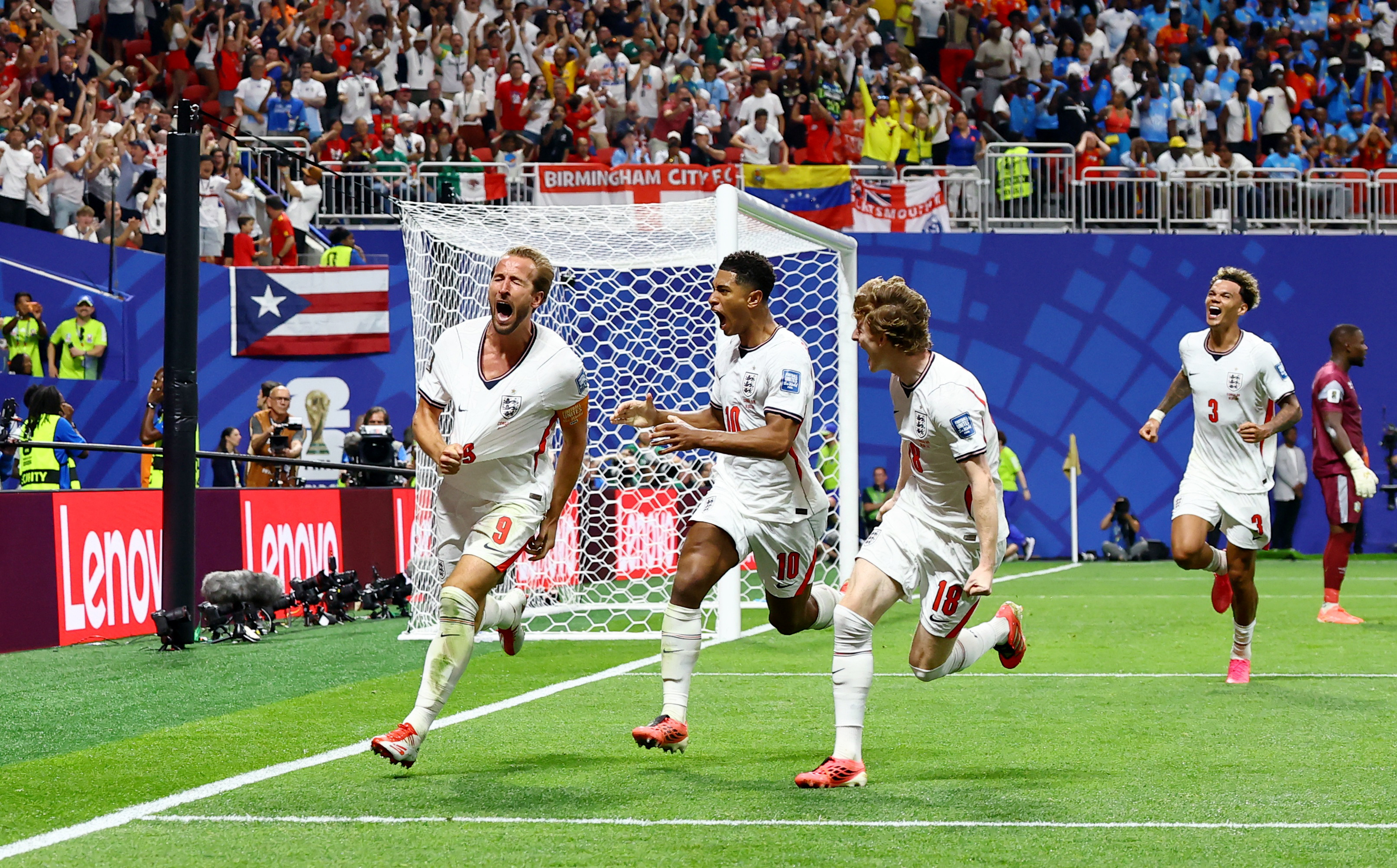 Soccer Football - FIFA World Cup 2026 - Round of 32 - England v DR Congo - Atlanta Stadium, Atlanta, Georgia, U.S. - July 1, 2026 England's Harry Kane celebrates scoring their first goal with Jude Bellingham and Anthony Gordon REUTERS/Bernadett Szabo