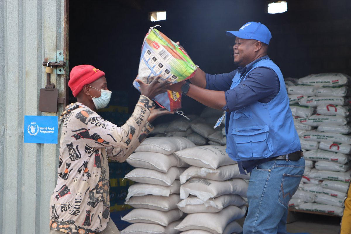 Flood survivors receive food assistance from the United Nations World Food Programme in Mozambique’s Gaza province in April 2026. [WFP Mozambique]