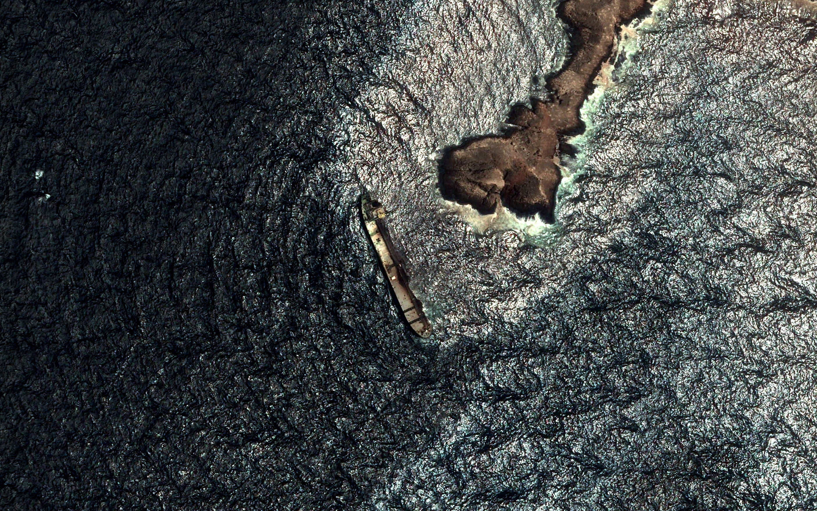 A satellite image shows the damaged vessel Caroline Bezengi and oil slick off the Hallaniyat Islands, off the coast of Dhofar Governorate, Oman on August 5, 2026.