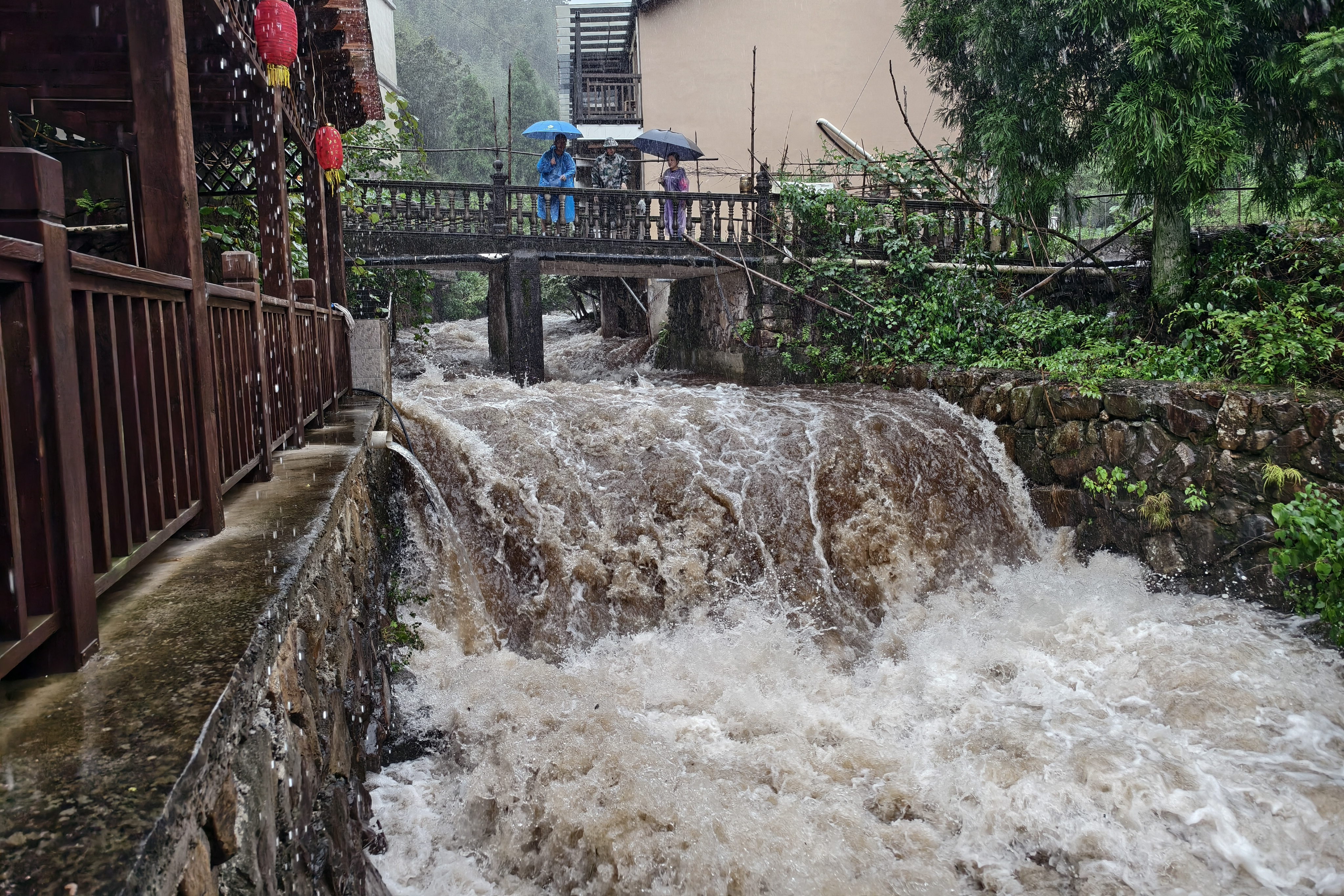 Powerful Typhoon Dolphin hits China, sparking flood and landslide warnings