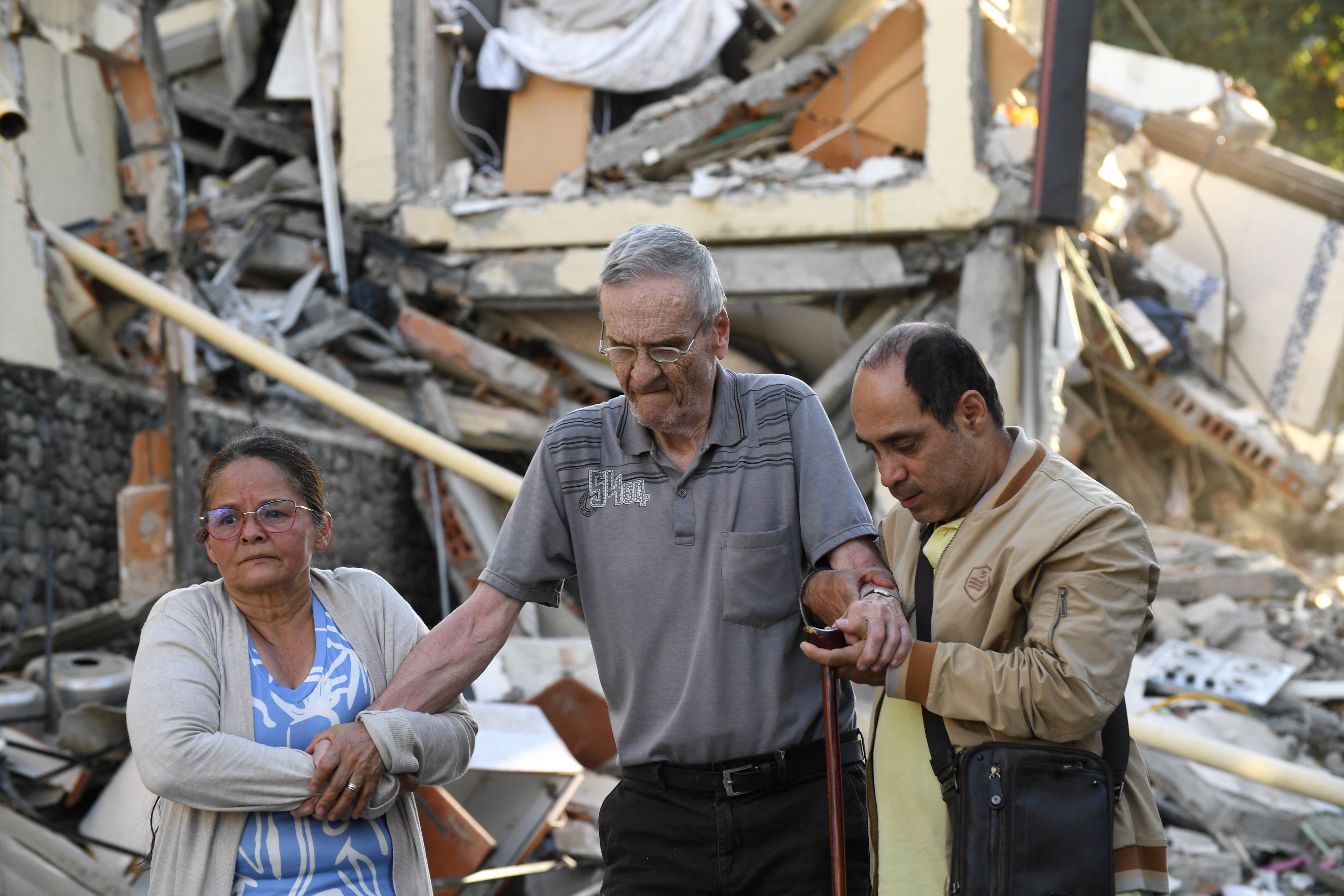 Rescue efforts intensify as quake devastates western Colombia towns