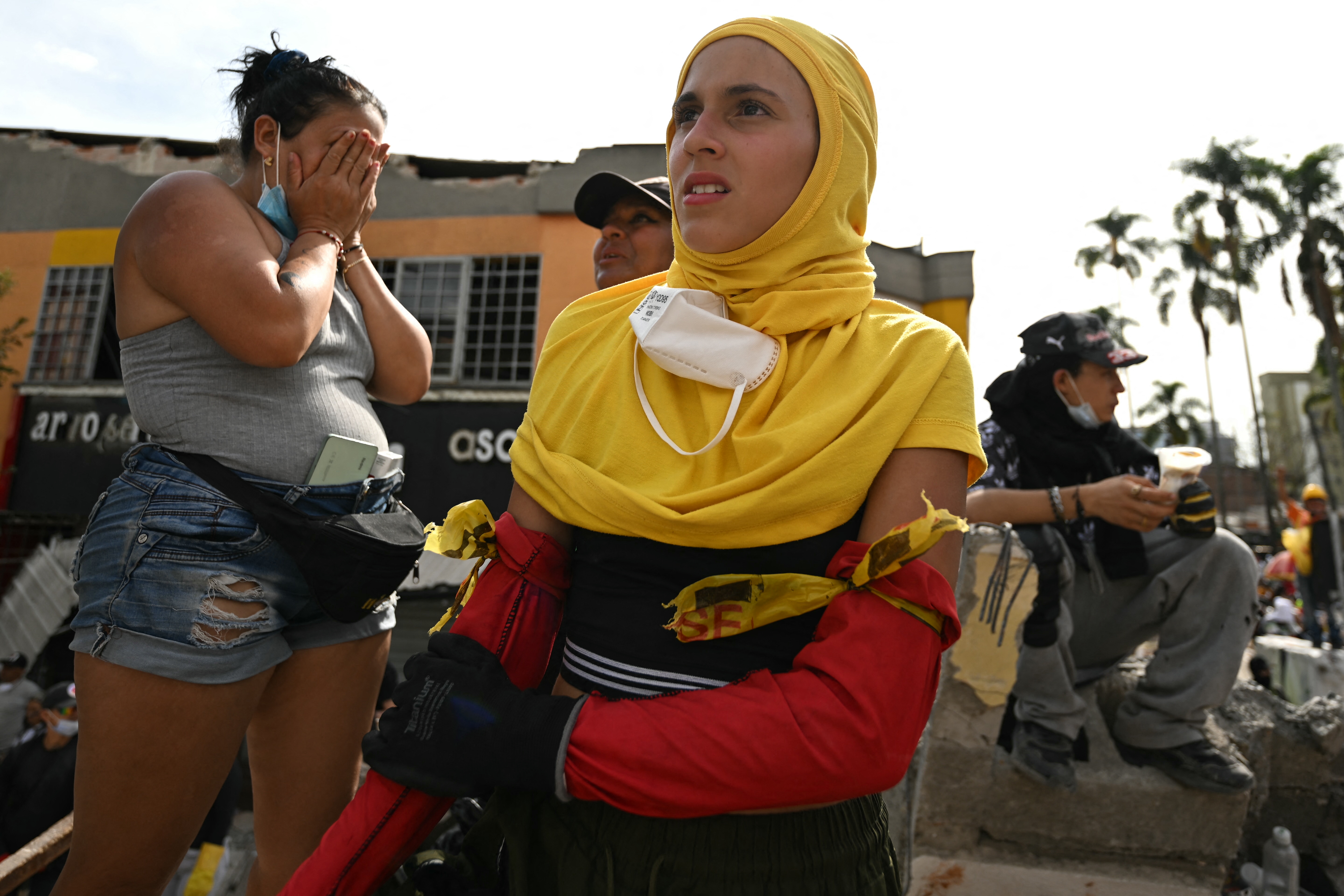 Hope fades as teams dig for survivors in Colombia earthquake