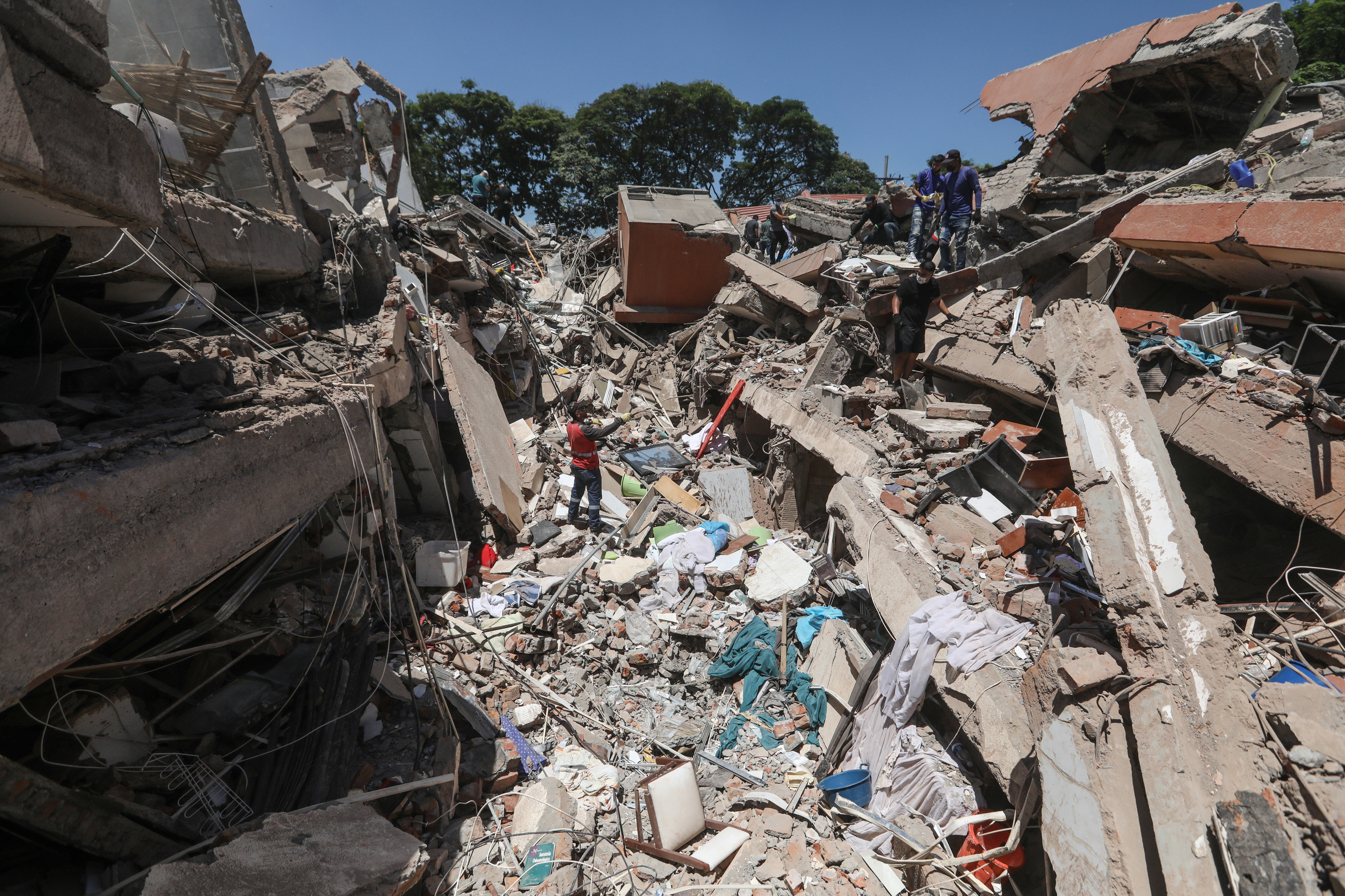Rescue efforts intensify as quake devastates western Colombia towns