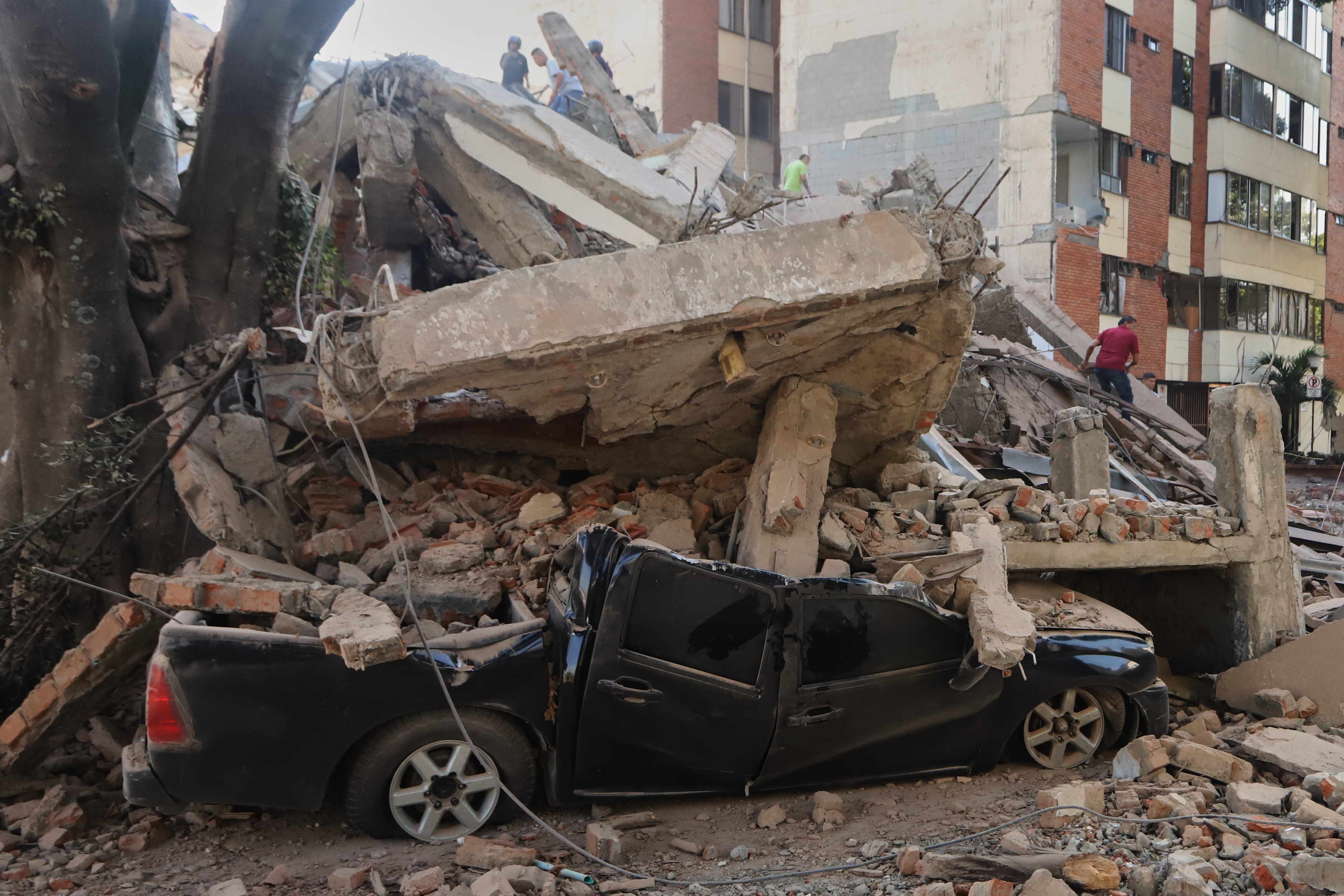 Rescue efforts intensify as quake devastates western Colombia towns