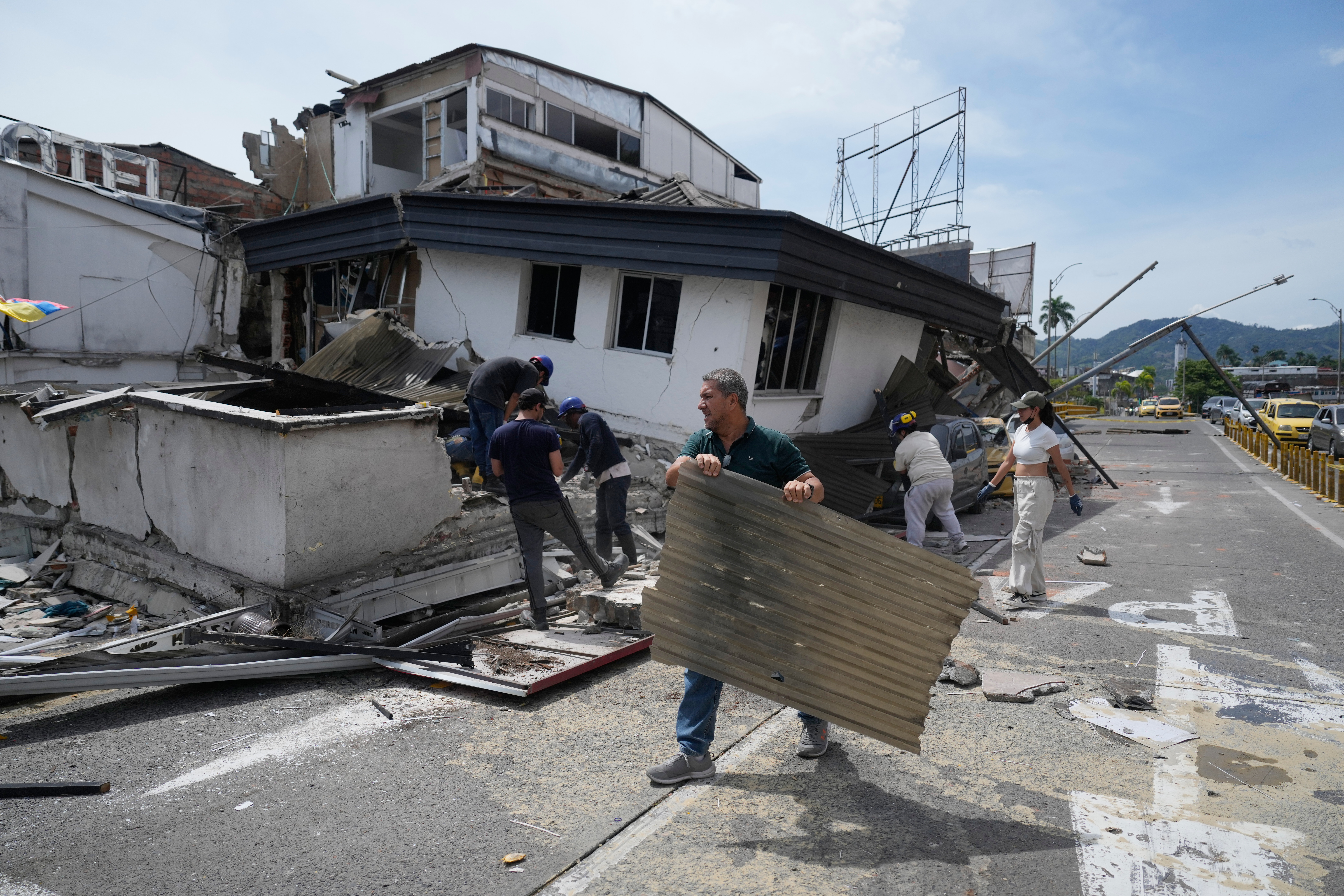 Hope fades as teams dig for survivors in Colombia earthquake
