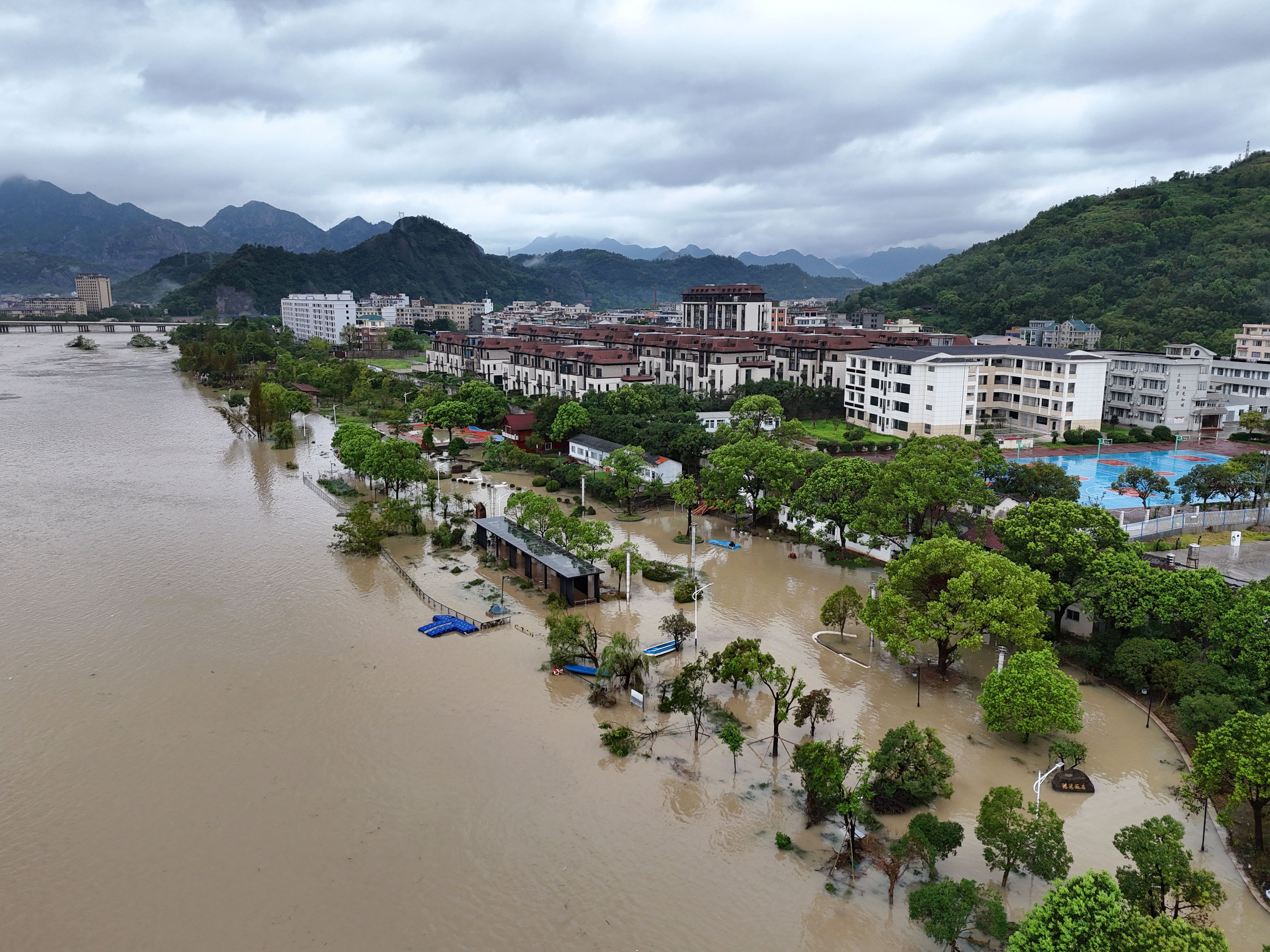 Powerful Typhoon Dolphin hits China, sparking flood and landslide warnings