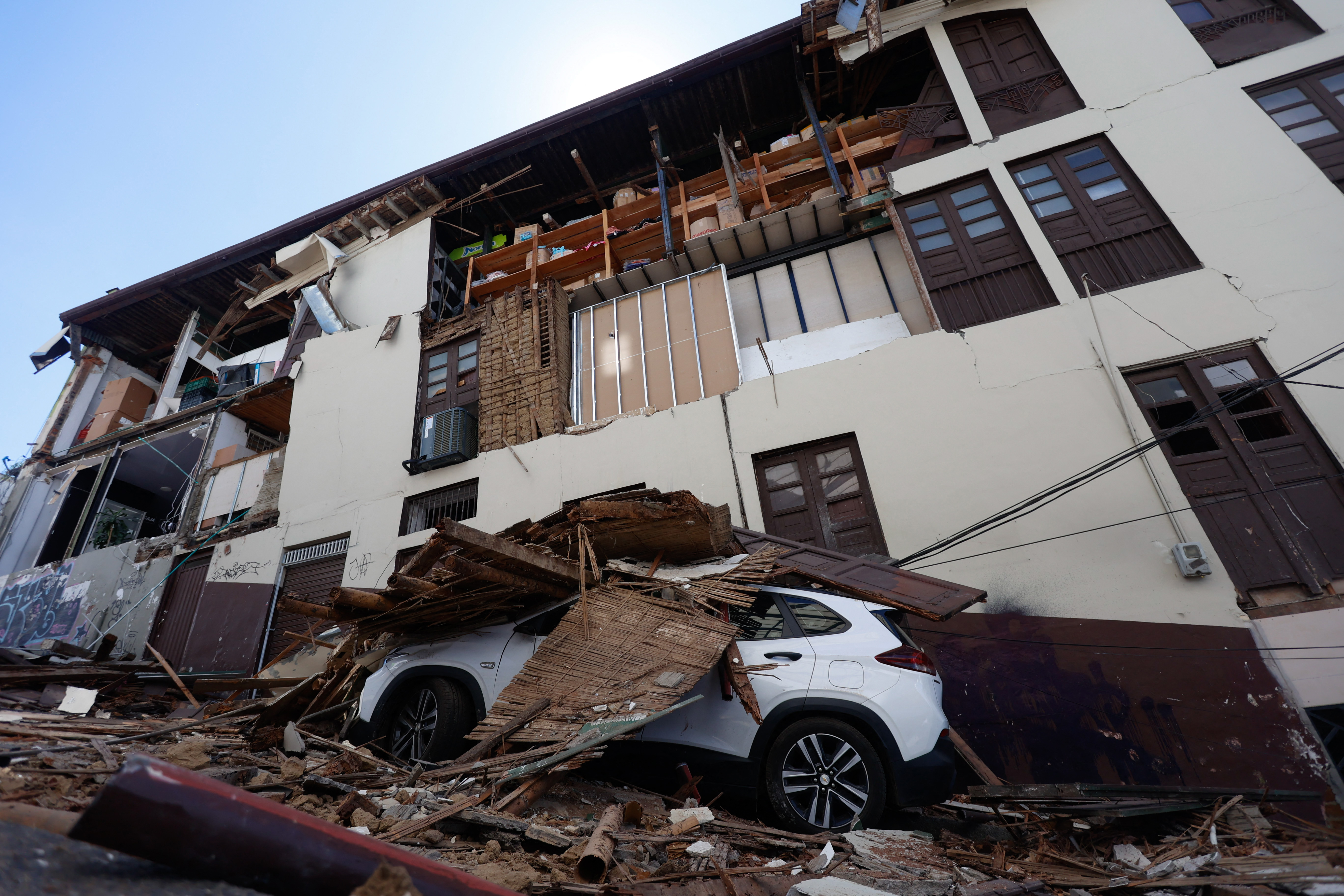 View of a damaged building and a car after an earthquake in Manizales, Caldas department, Colombia, on Auguts 10, 2026.