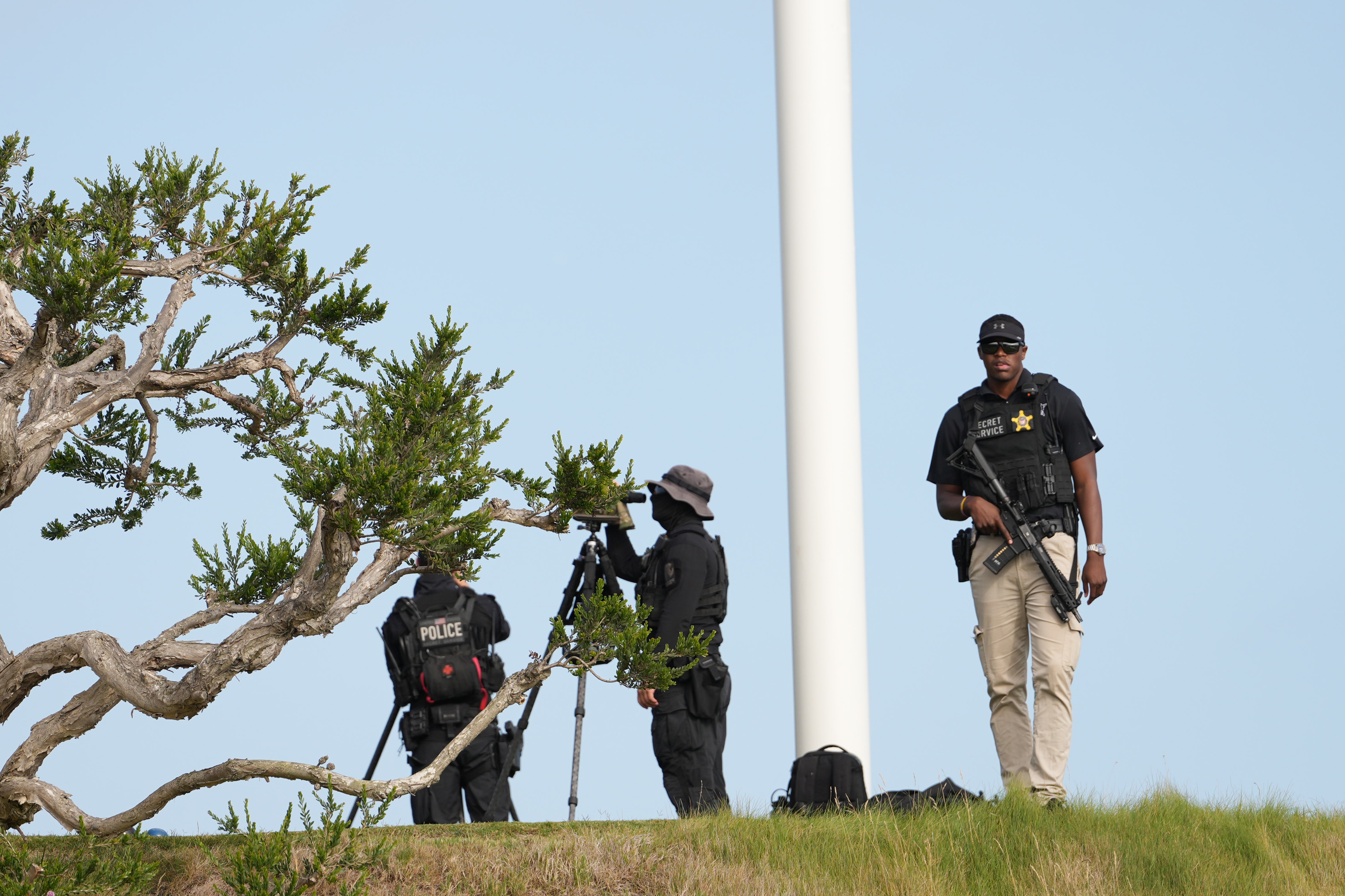 Members of the U.S. Secret Service watch before Marine One with President Donald Trump aboard, lands near Trump National Golf Club Los Angeles, Tuesday, Aug. 4, 2026, in Rancho Palos Verdes, California [Photo: Mark Schiefelbein/AP]