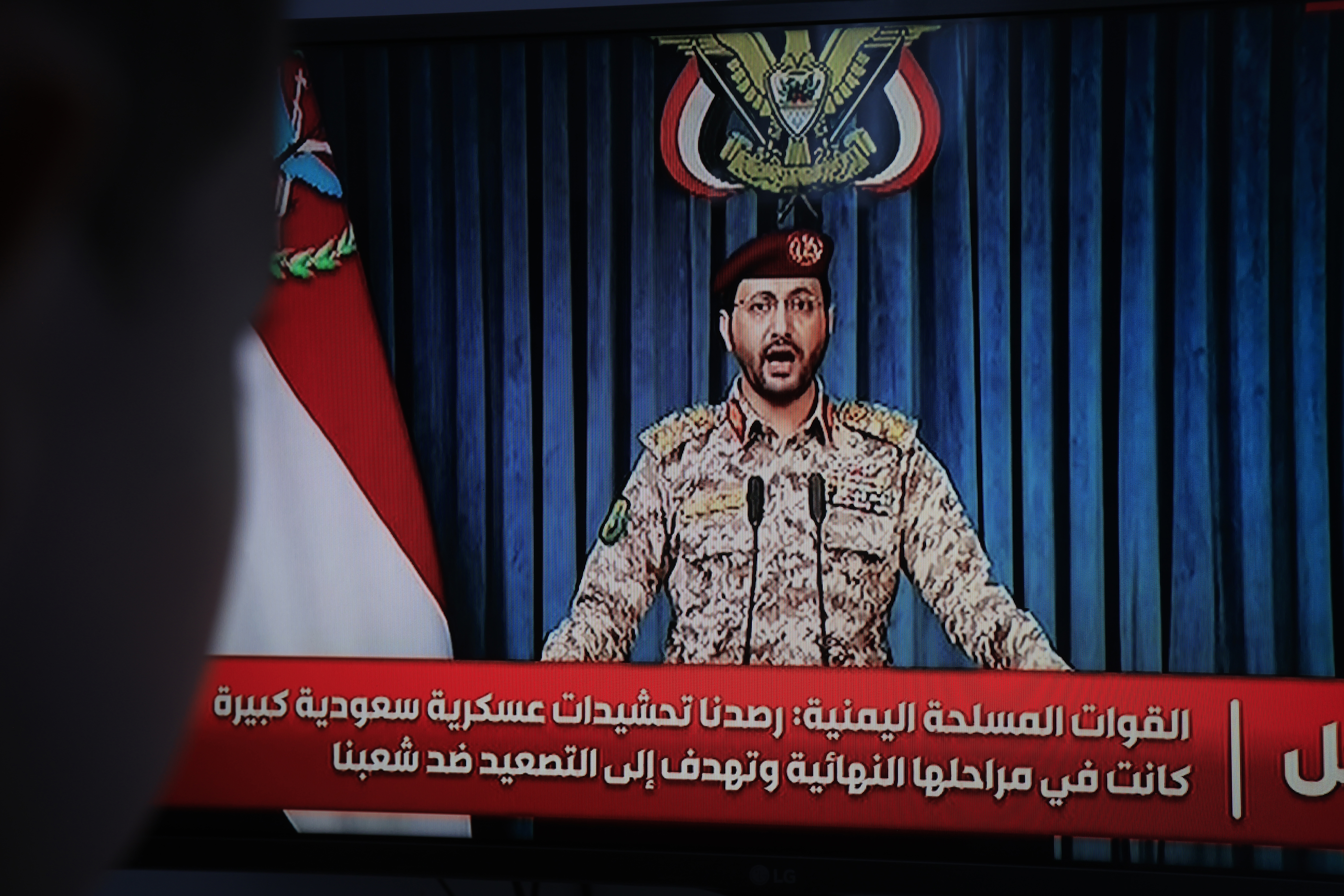 epa13154049 The Houthi military spokesman Yahya Sarea delivers a televised statement in Sana'a, Yemen, 06 August 2026. Yemen's Houthis have claimed responsibility for missile and drone attacks on the Saudi-backed government forces' positions in the eastern provinces of Hadhramout and Marib, killing and wounding dozens of government soldiers, according to a statement by Houthi military spokesman Yahya Sarea. EPA/YAHYA ARHAB