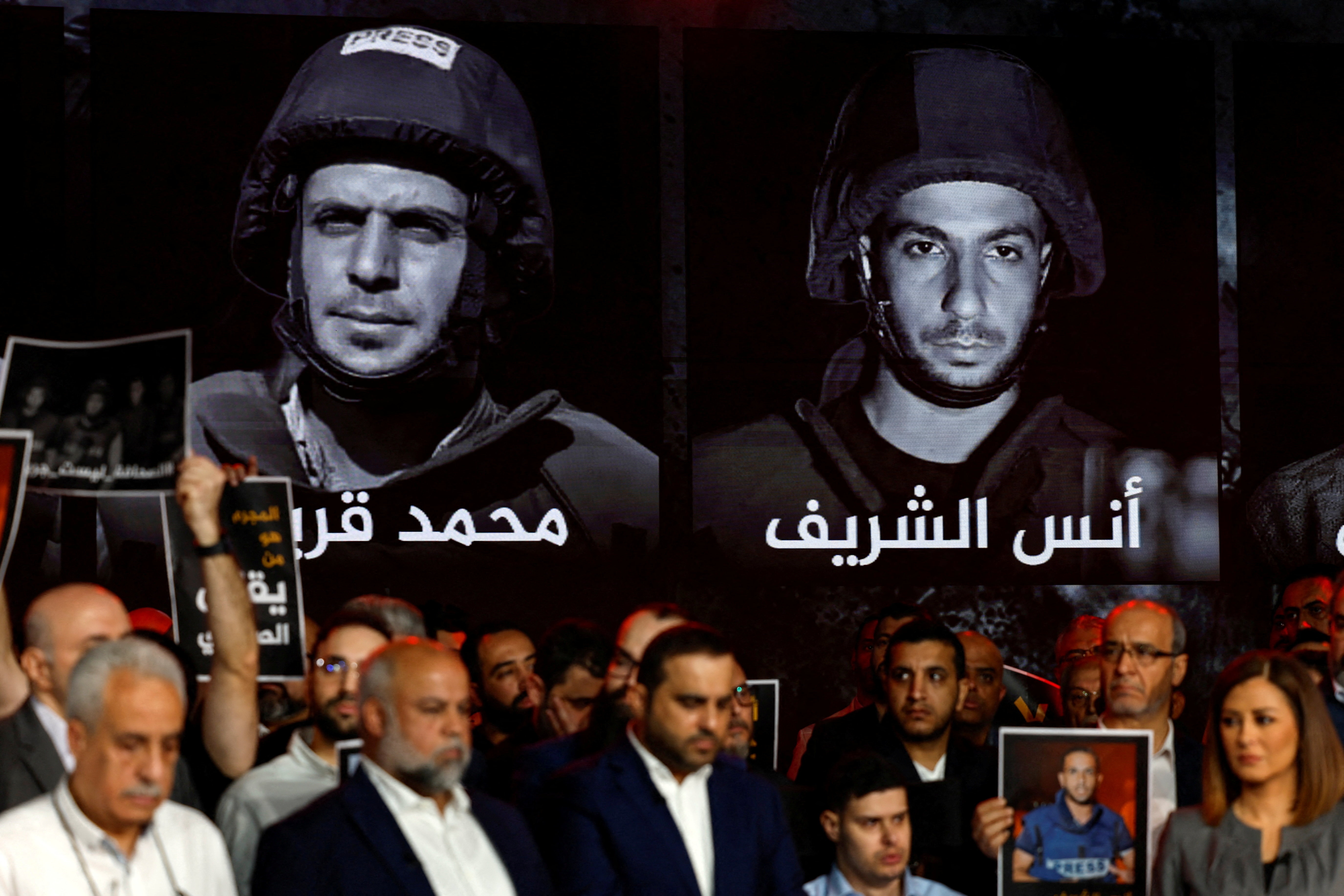 Al Jazeera staff members gather at the network’s studios, to remember their colleagues Anas Al Sharif, Mohammed Qreiqeh, Ibrahim Zaher, Mohammed Noufal and another colleague, who were killed in Gaza City by an Israeli strike, in Doha, Qatar, August 11, 2025. REUTERS/Ibraheem Abu Mustafa TPX IMAGES OF THE DAY