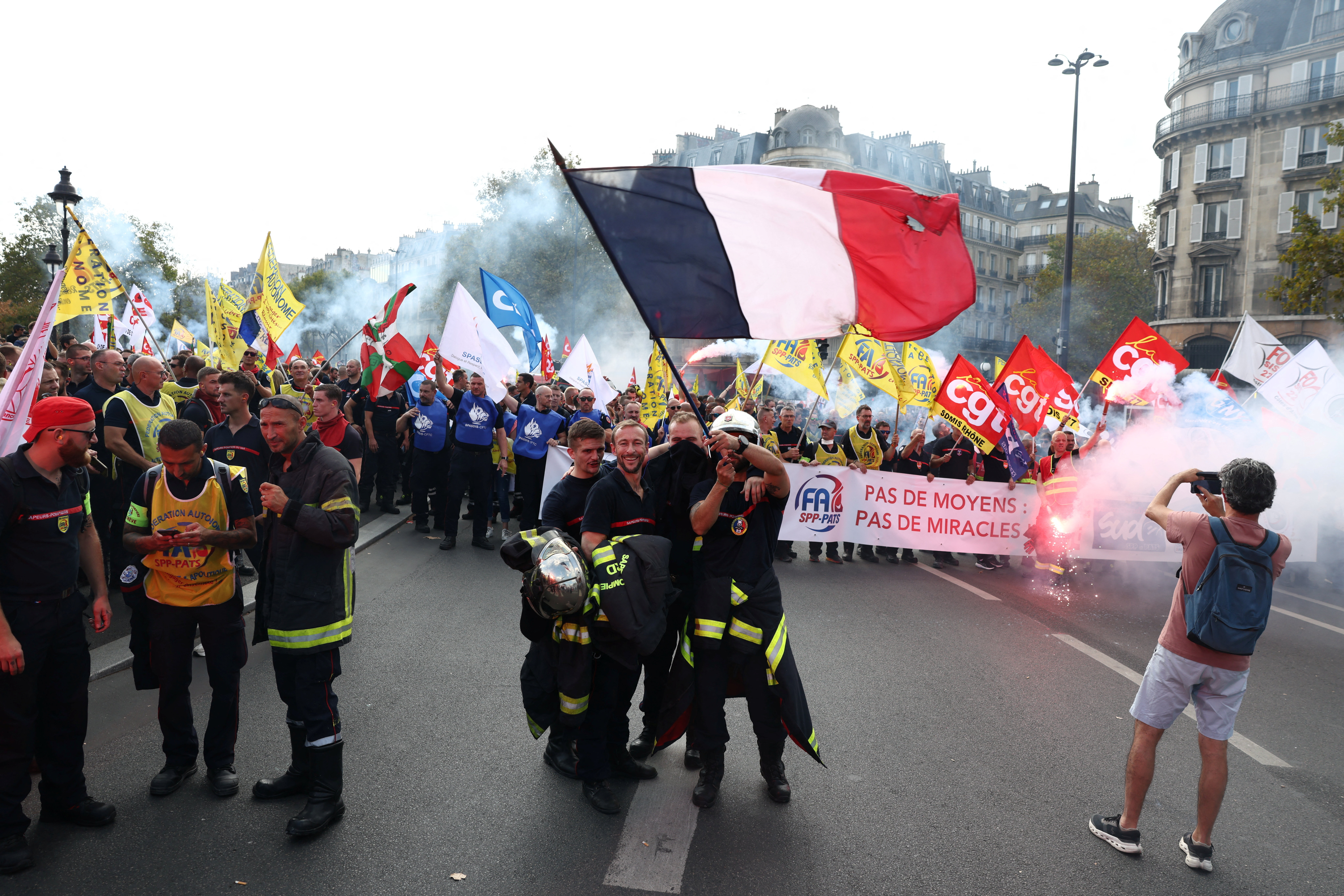 French students,public workers protest Macron’s planned budget cuts