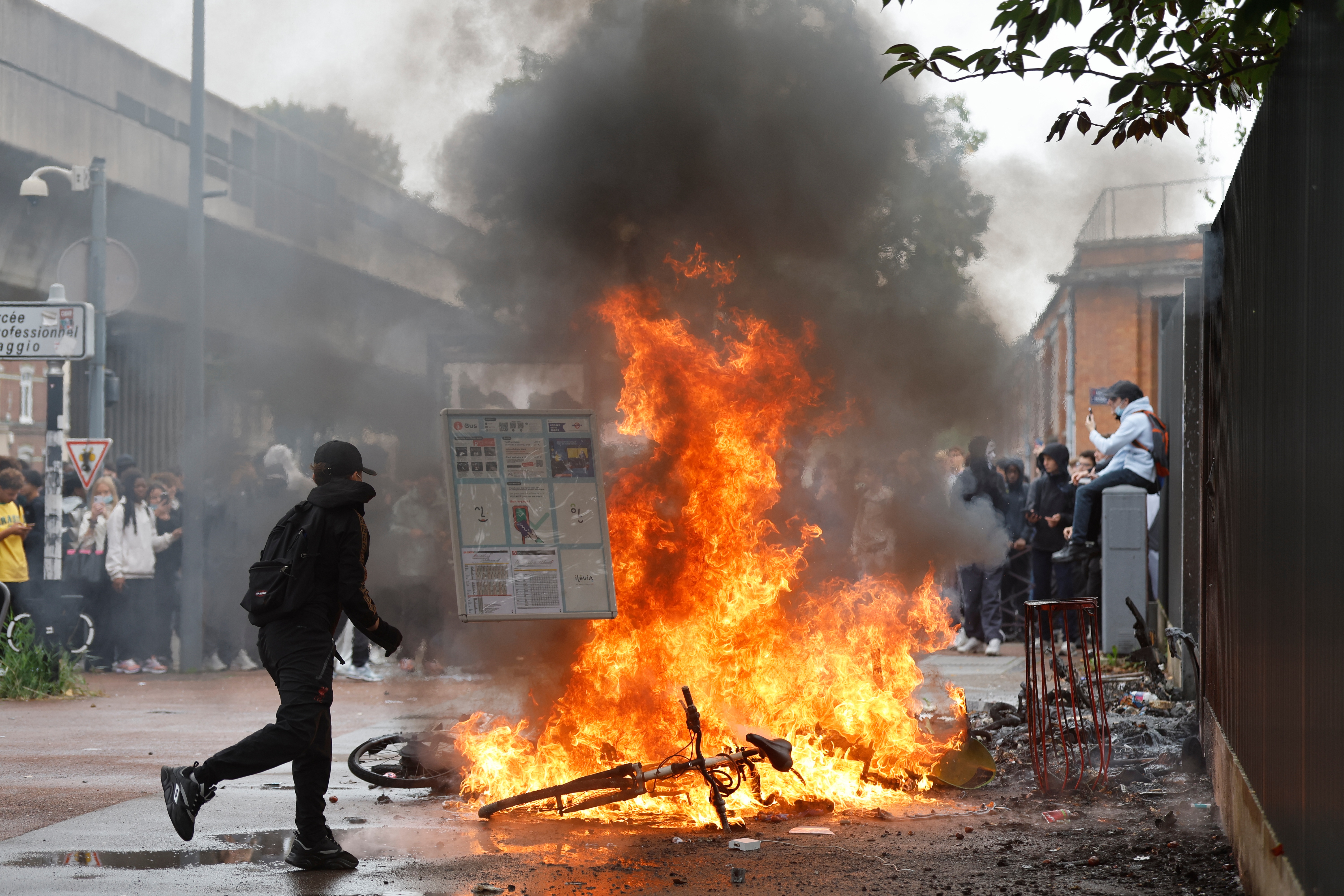 French students,public workers protest Macron’s planned budget cuts