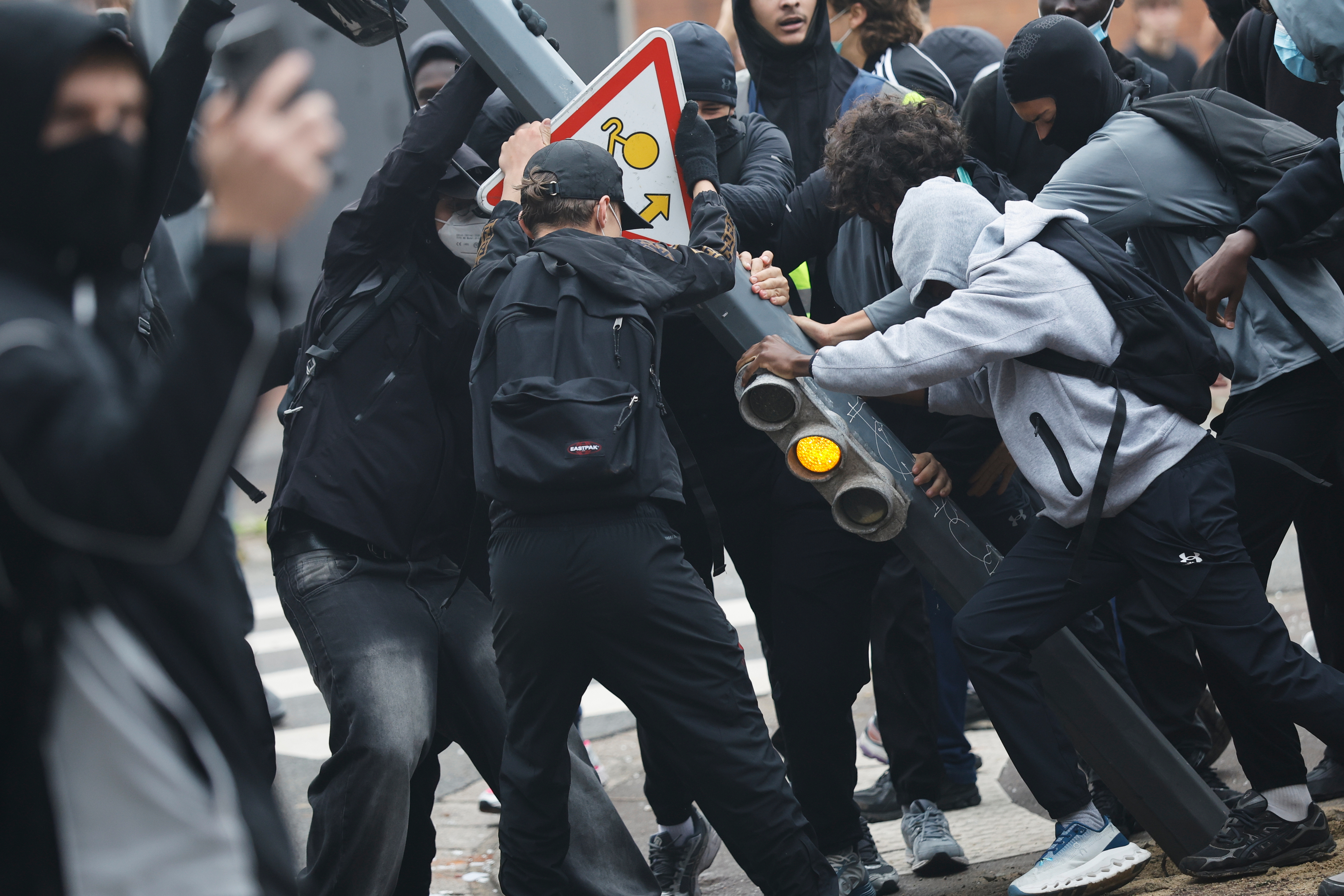 French students,public workers protest Macron’s planned budget cuts
