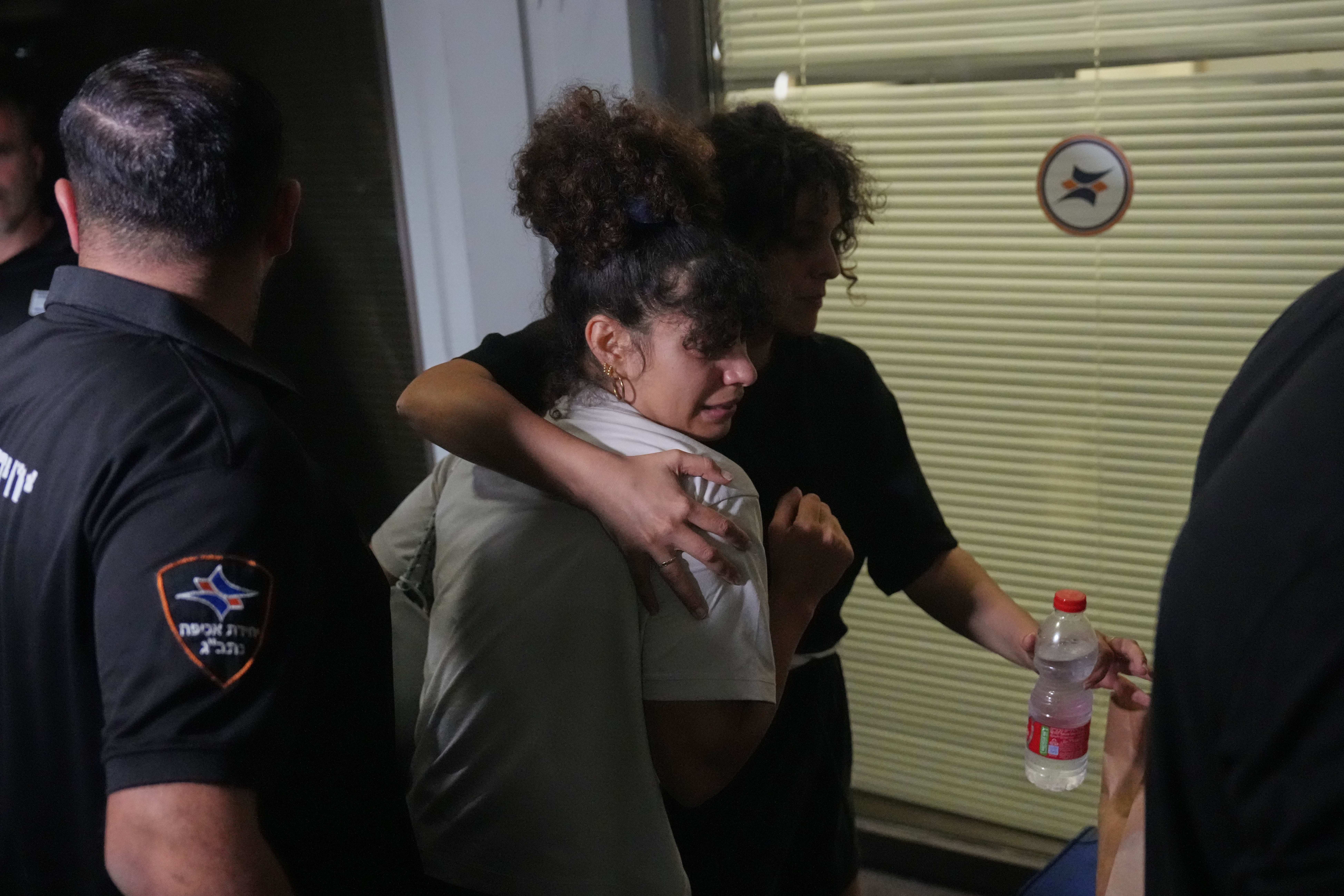 Passengers who experienced an emergency landing in Saudi Arabia, during a flight on FlyDubai plane, arrive at Ben Gurion International Airport, near Tel Aviv, Israel, Wednesday, September 30, 2026 [Ariel Schalit/AP]