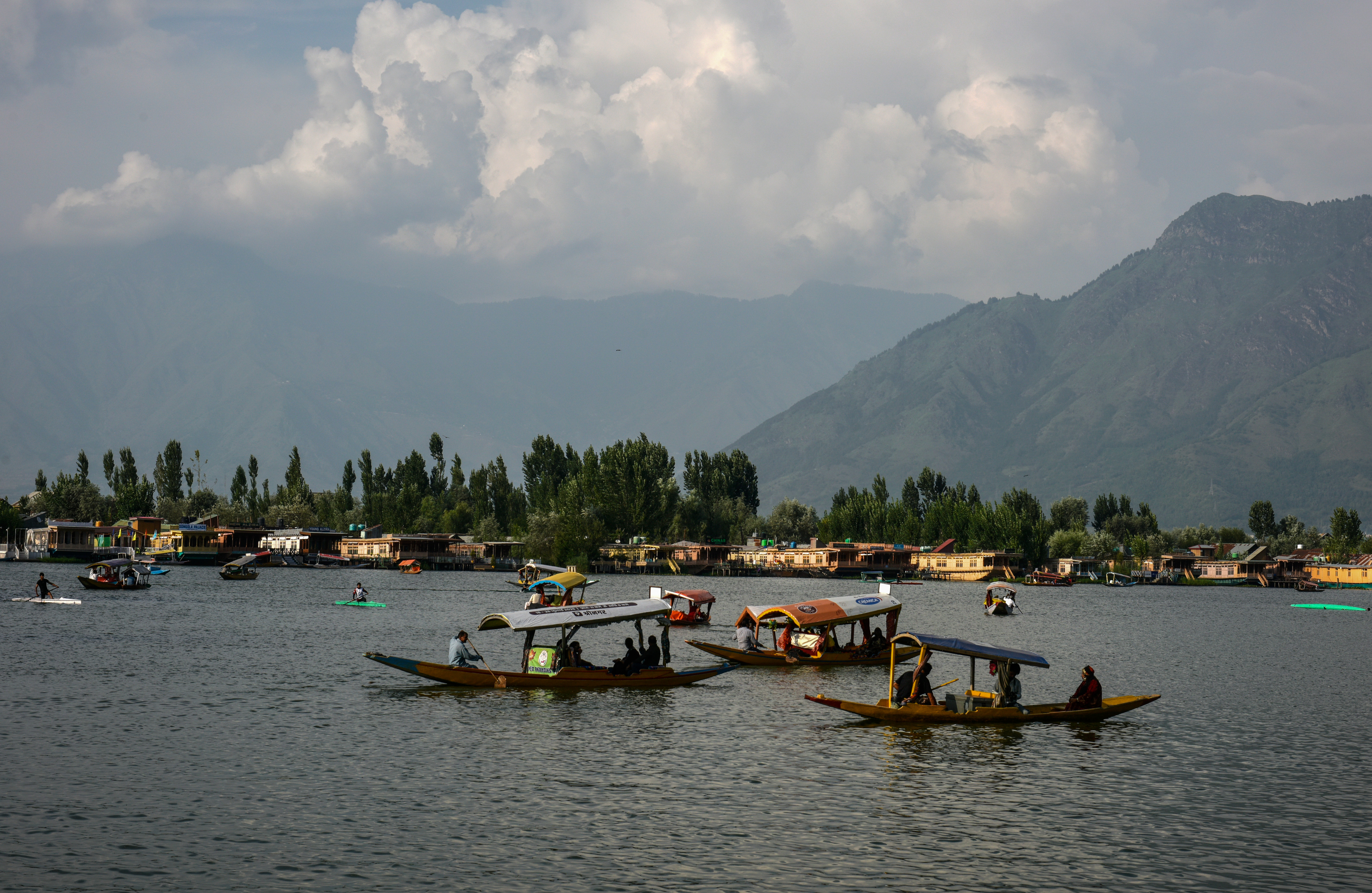 Kashmir's iconic Dal Lake faces environmental and climate challenges