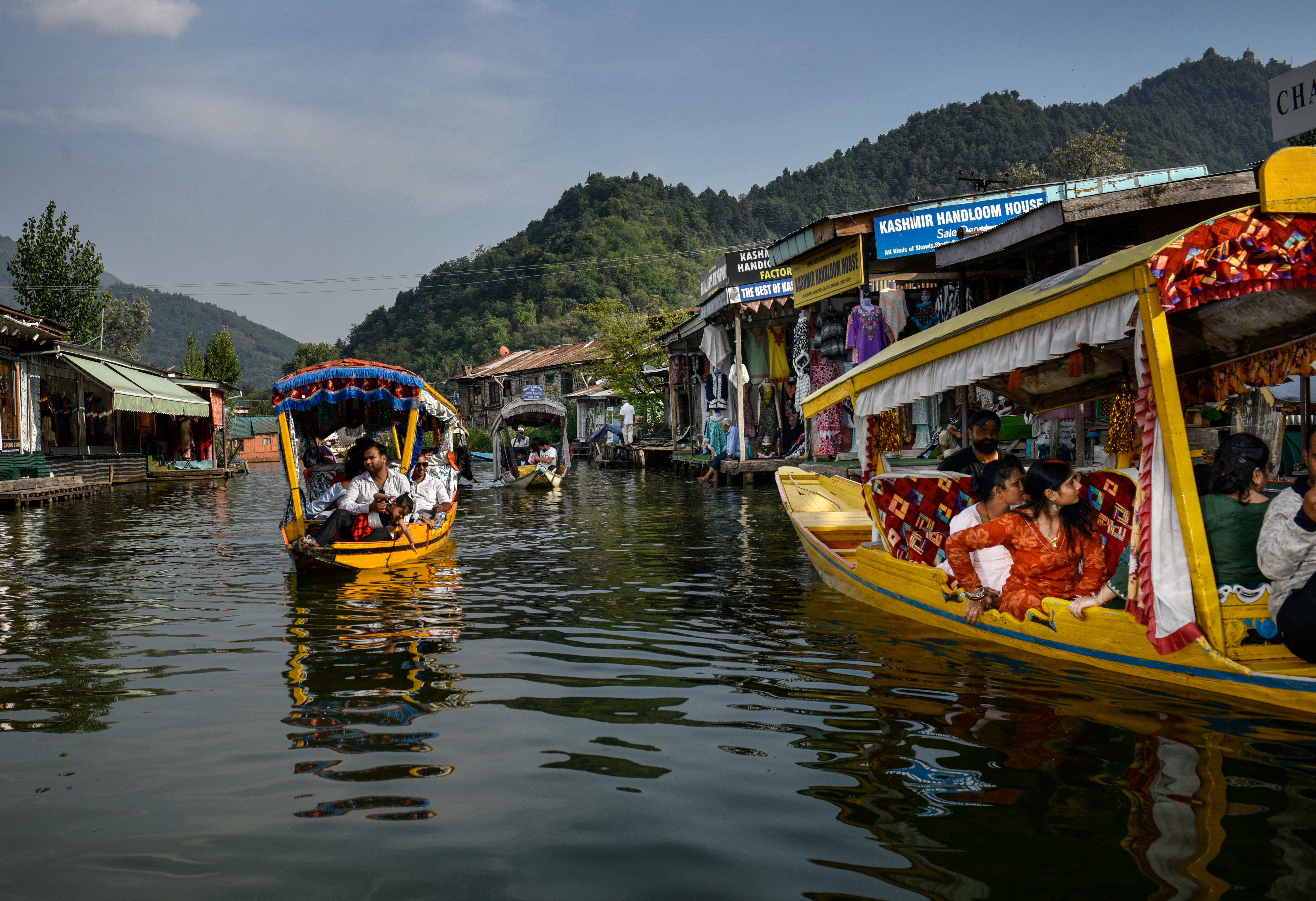 Kashmir's iconic Dal Lake faces environmental and climate challenges