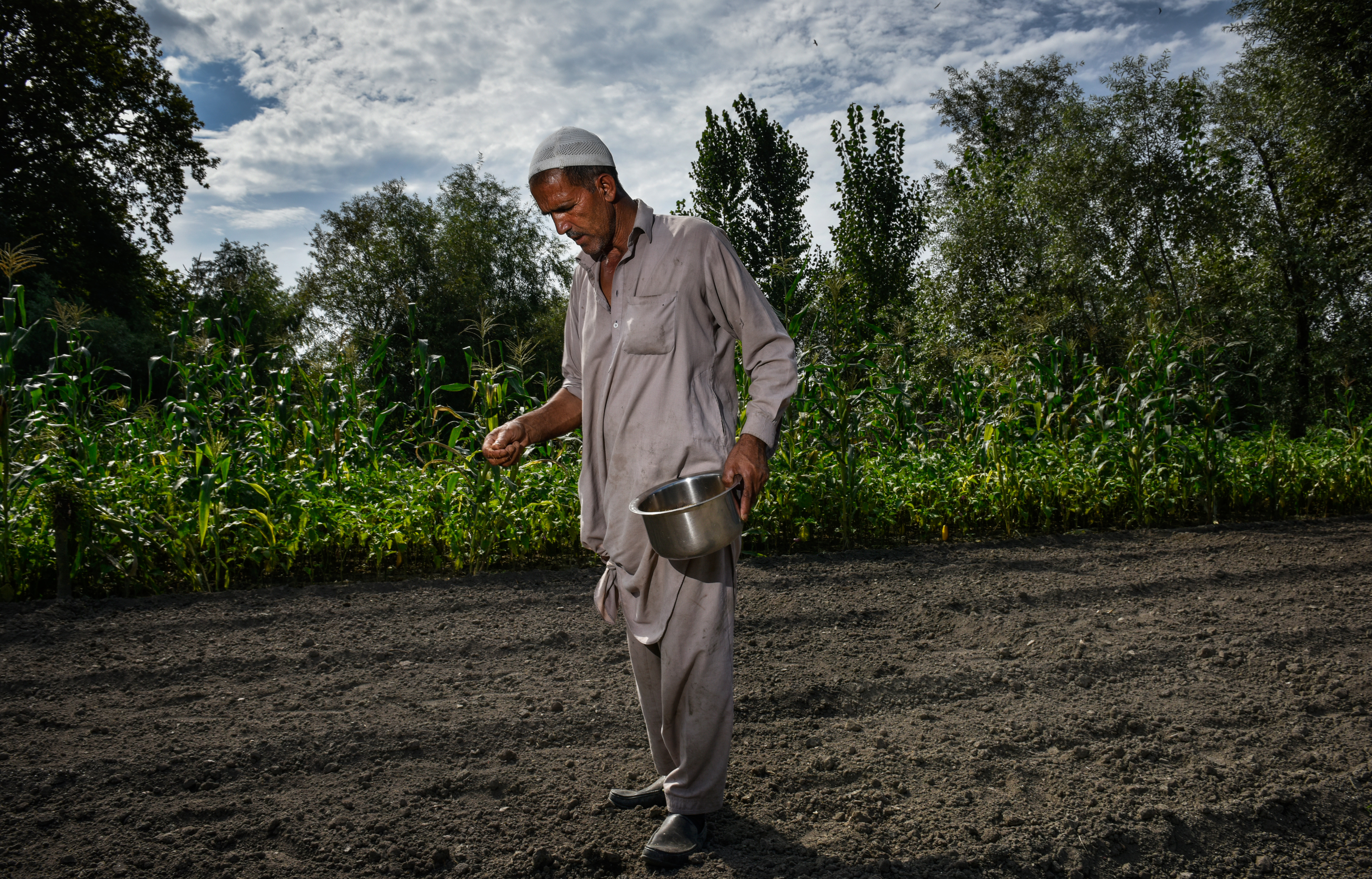 Kashmir's iconic Dal Lake faces environmental and climate challenges