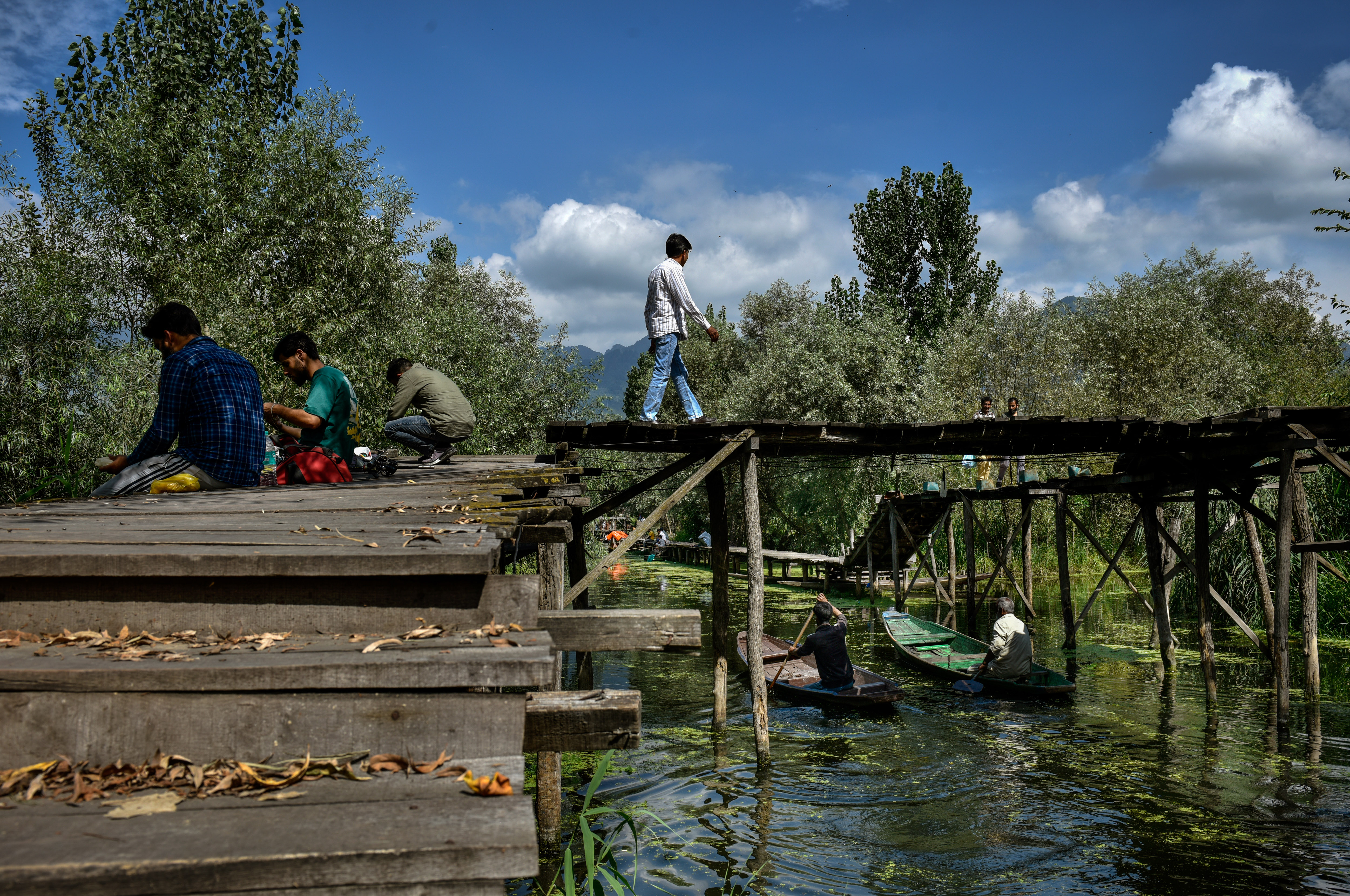 Kashmir's iconic Dal Lake faces environmental and climate challenges