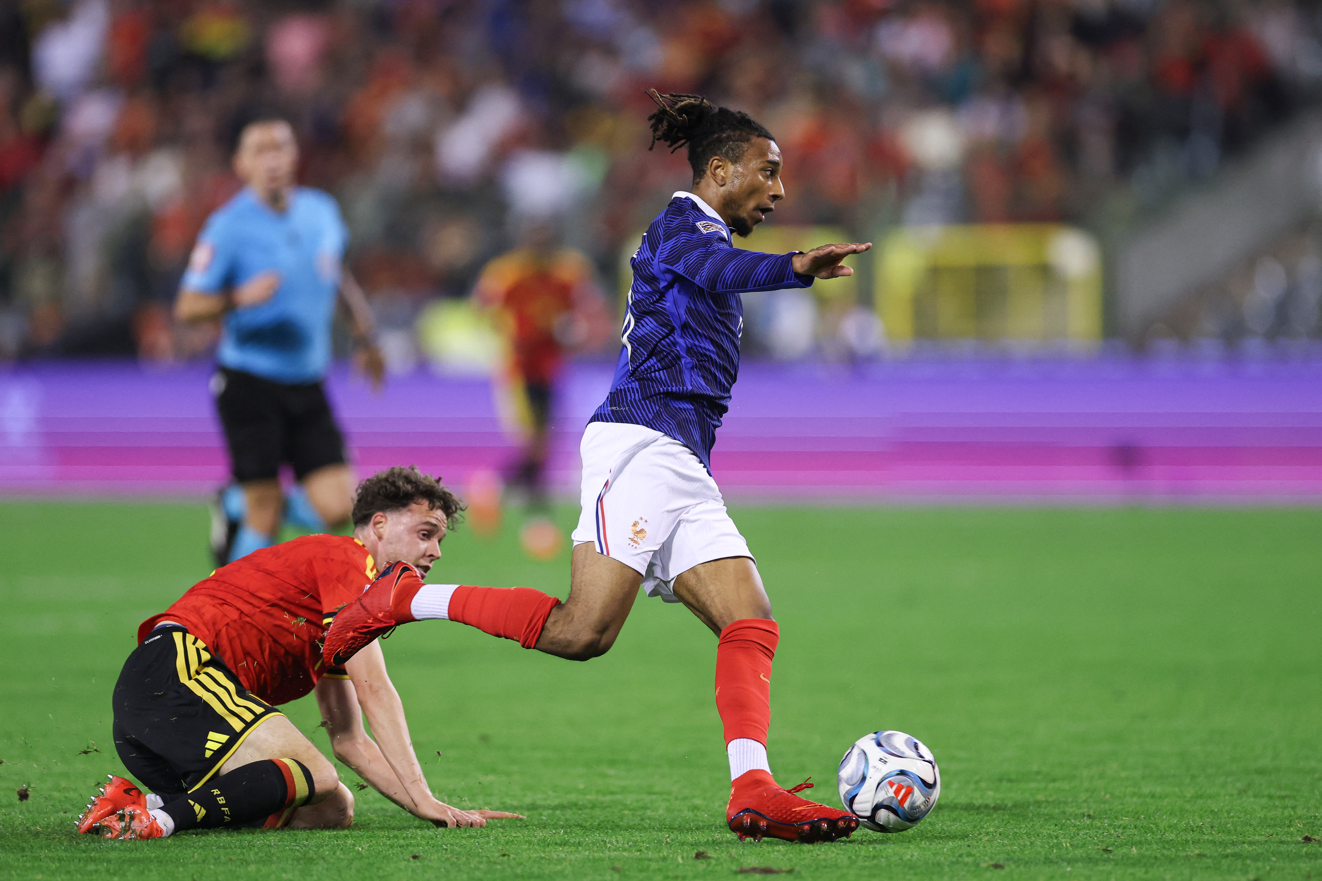 France's midfielder #11 Michael Olise (R) runs to score his team's first goal during the UEFA Nations League Group A1 football match between Belgium and France at King Baudouin Stadium in Brussels on September 28, 2026.