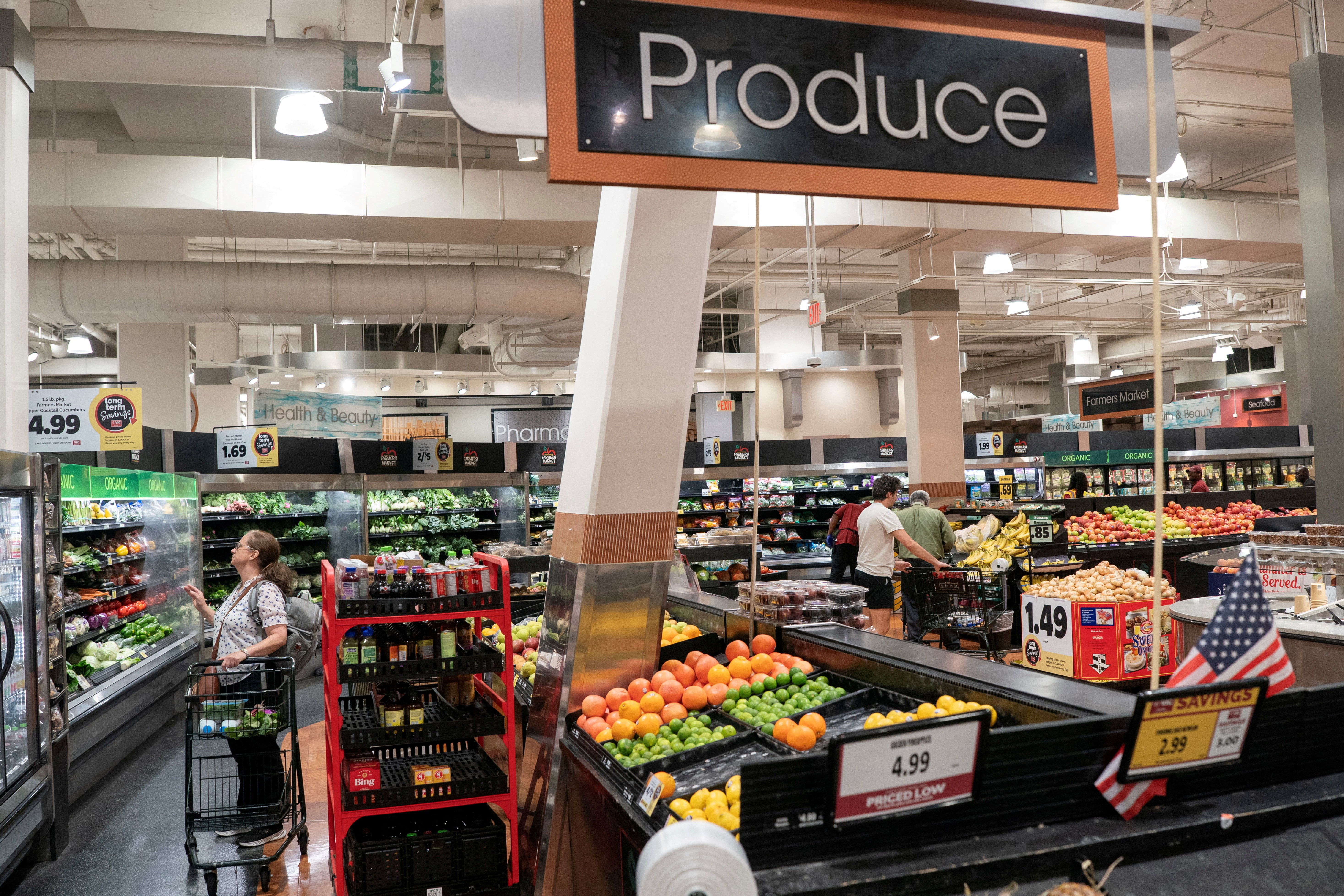 FILE PHOTO: Shoppers walks through a produce section at a grocery store in Washington, D.C., U.S., July 24, 2026. REUTERS/Nathan Howard/File Photo