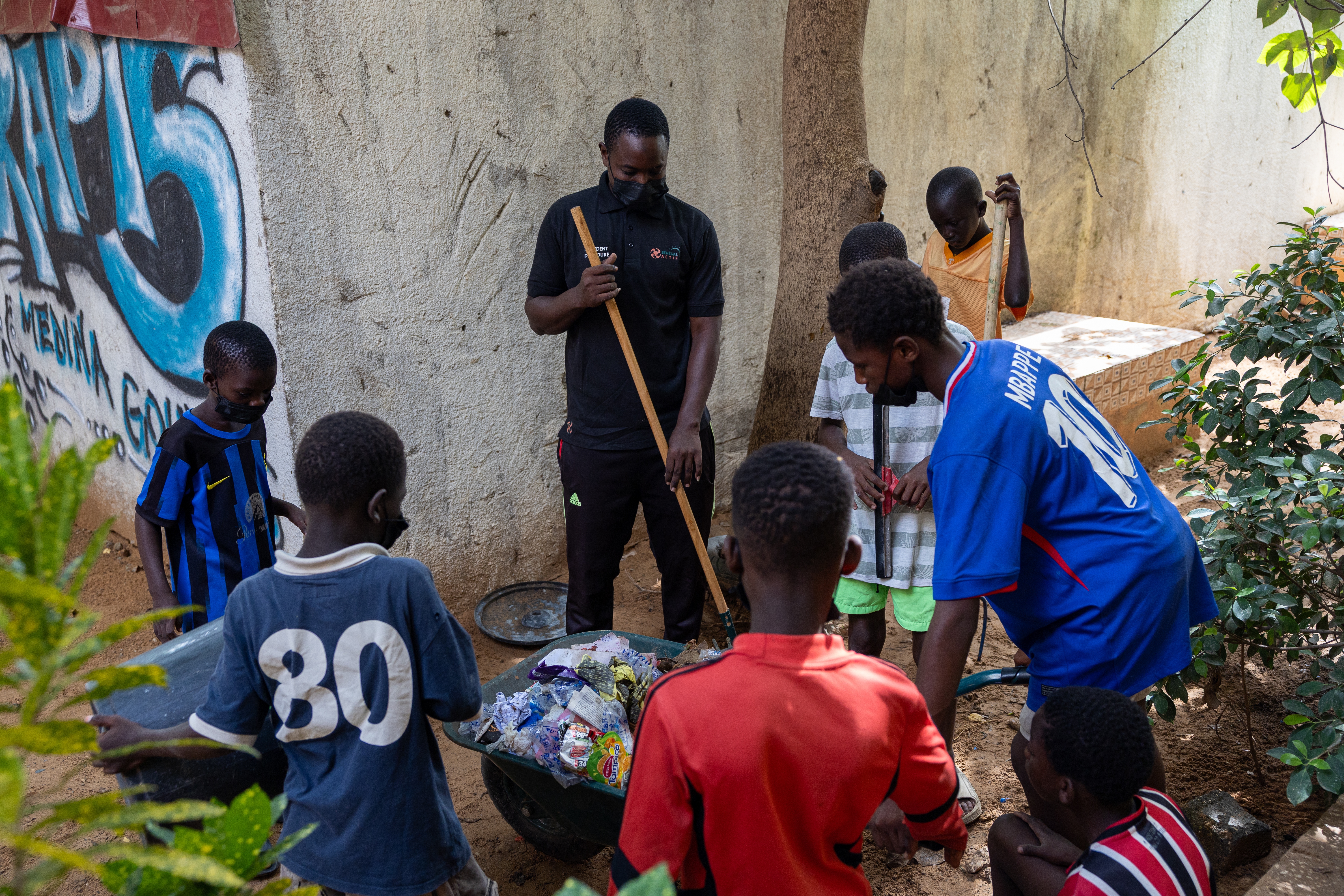 Dakar community unites to clean school ahead of academic year