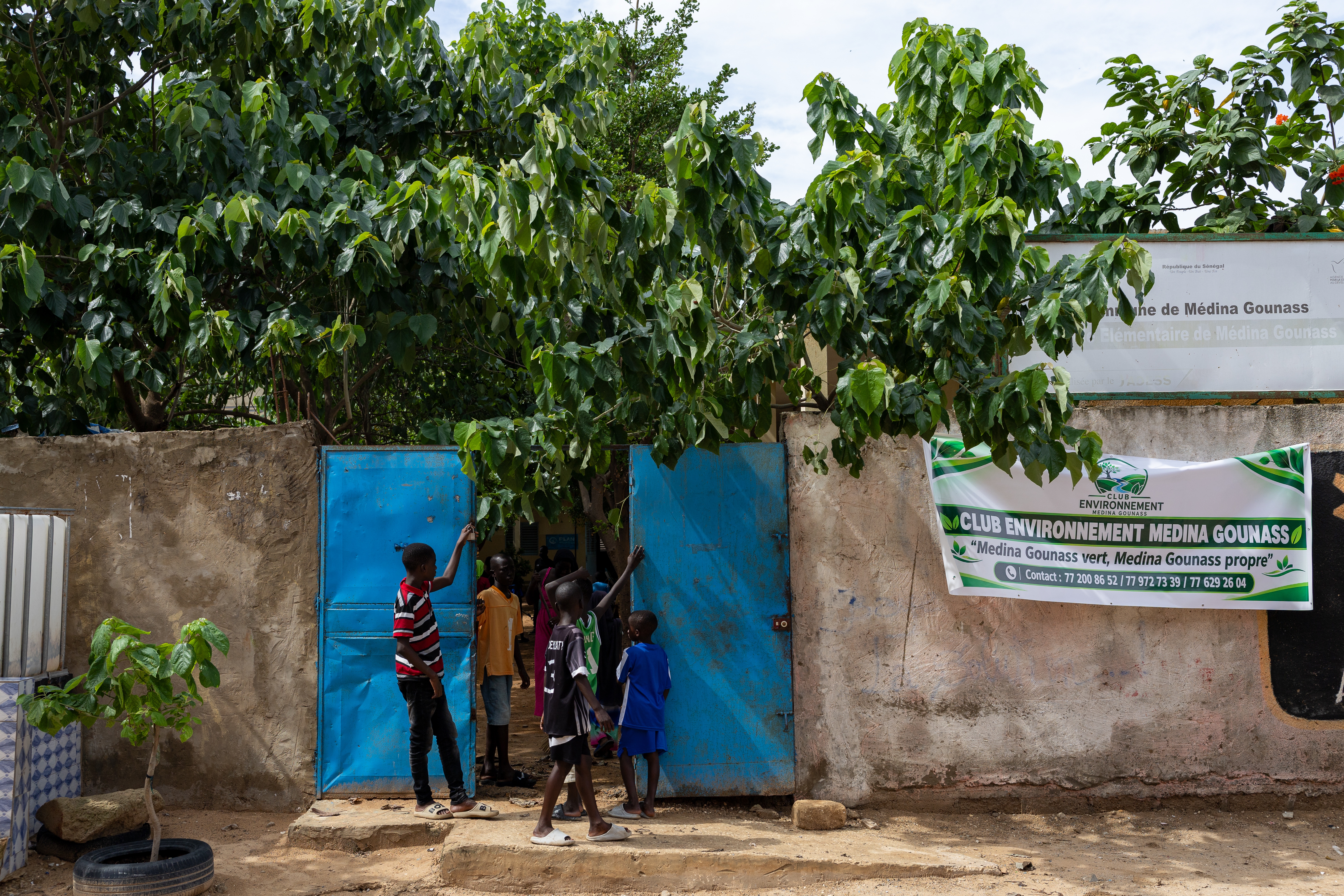Dakar community unites to clean school ahead of academic year